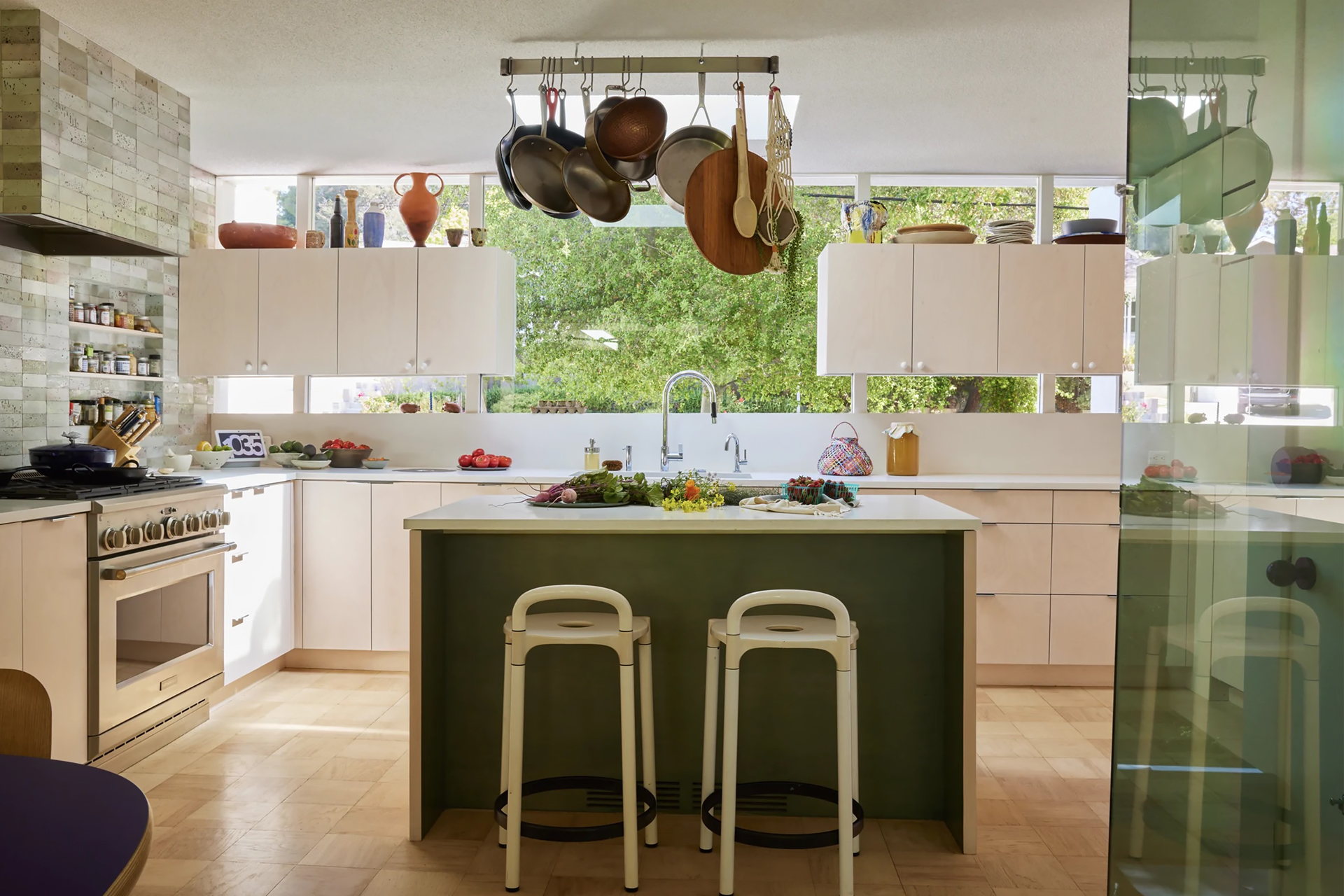 cuisine rose et verte maison Pasadena Puelicher House décoration mid-century cuisine rose et verte maison Pasadena Puelicher House décoration mid-century