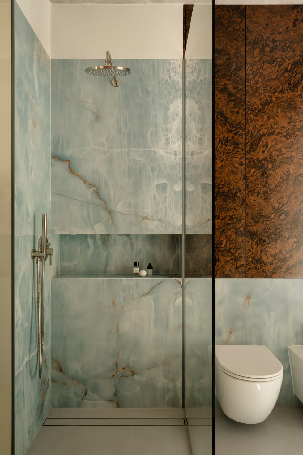 salle de bain marbre bleu