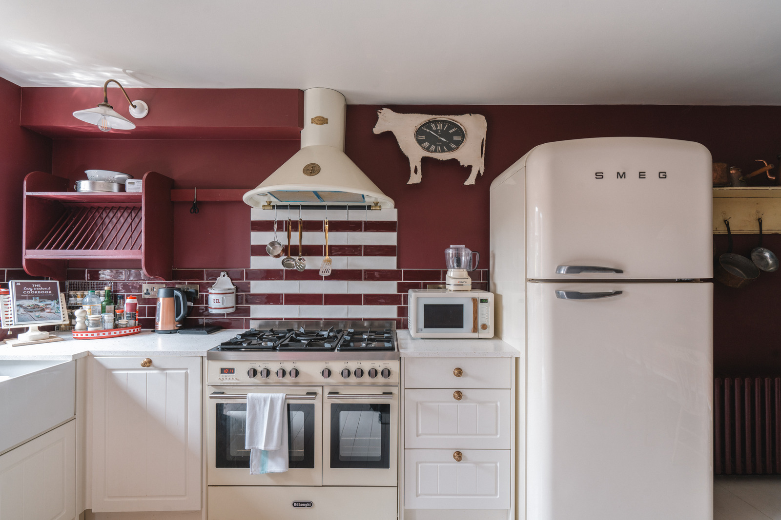 cuisine murs rouges décoration rustique chic cuisine murs rouges décoration rustique chic