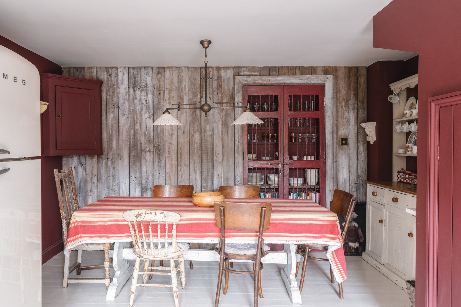cuisine murs rouges décoration rustique chic cuisine murs rouges décoration rustique chic