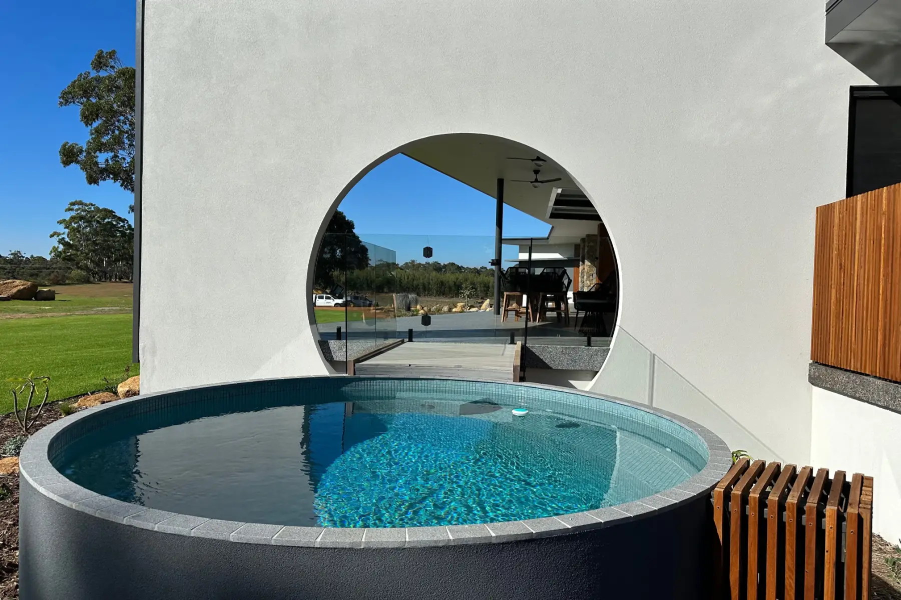 piscine Plunge Pool ronde en béton
