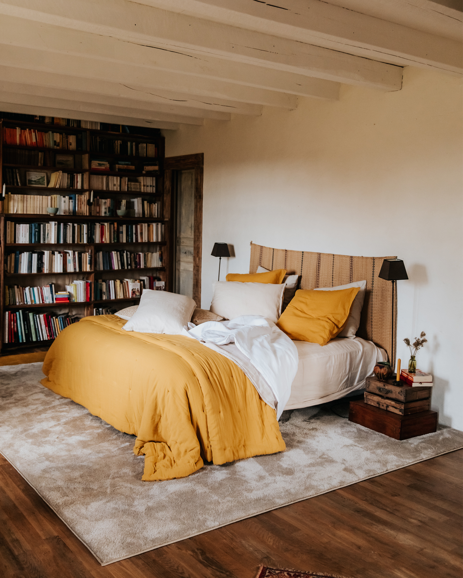 chambre avec bibliothèque la Petite Grange des Vignes Dordogne chambre avec bibliothèque la Petite Grange des Vignes Dordogne
