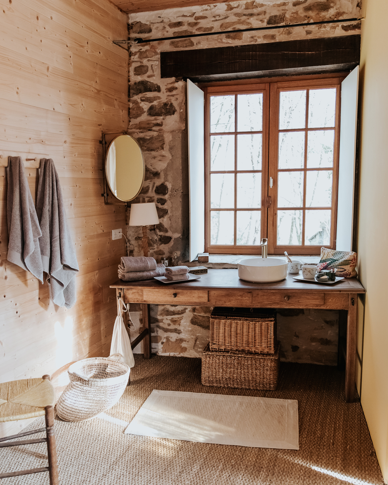 espace salle de bain dans chambre la Petite Grange des Vignes Dordogne espace salle de bain dans chambre la Petite Grange des Vignes Dordogne