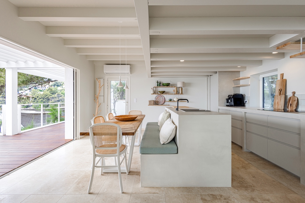 salle à manger et cuisine maison bord de mer 46m2 Méditerranée