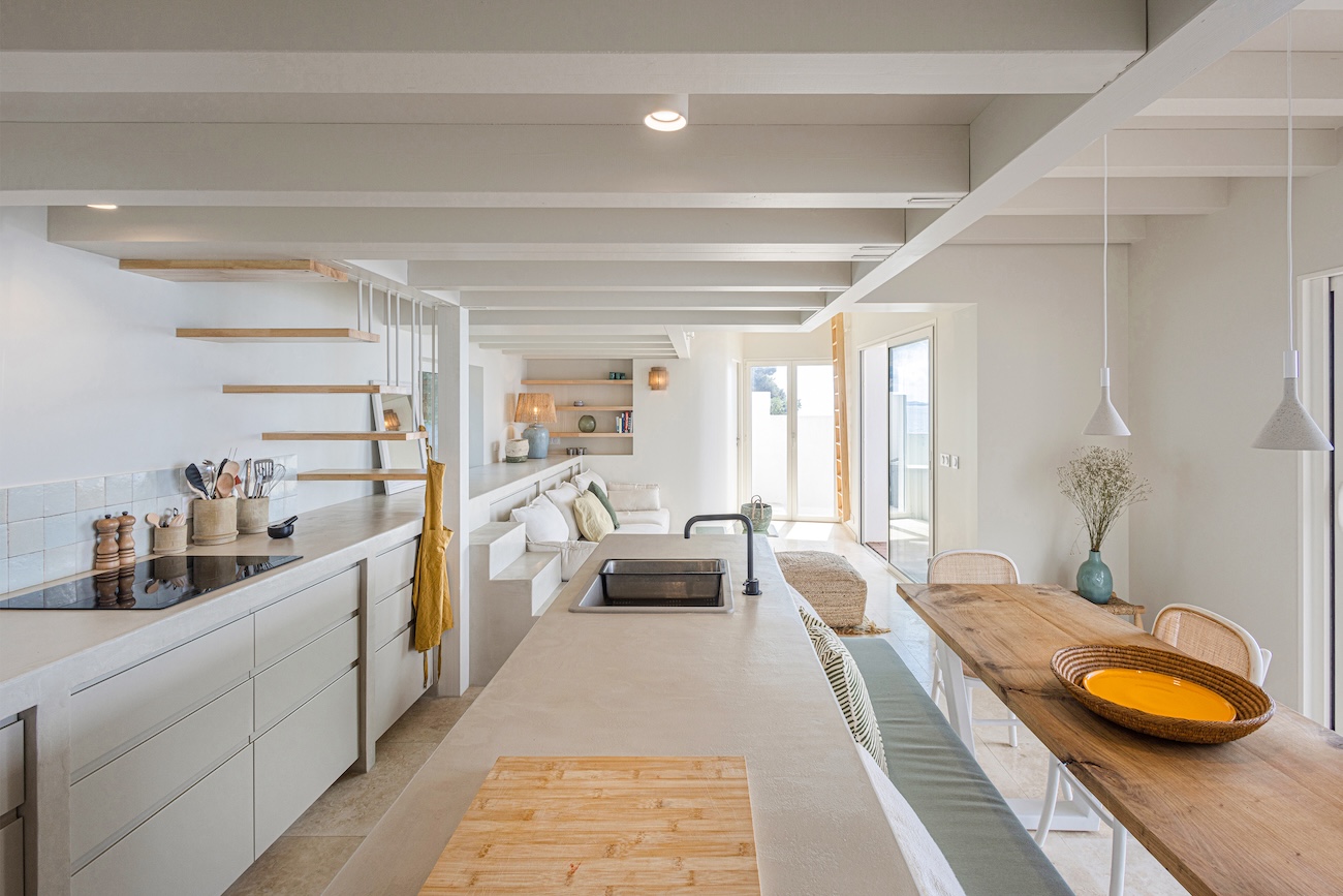 salon salle à manger et cuisine maison bord de mer 46m2 Méditerranée