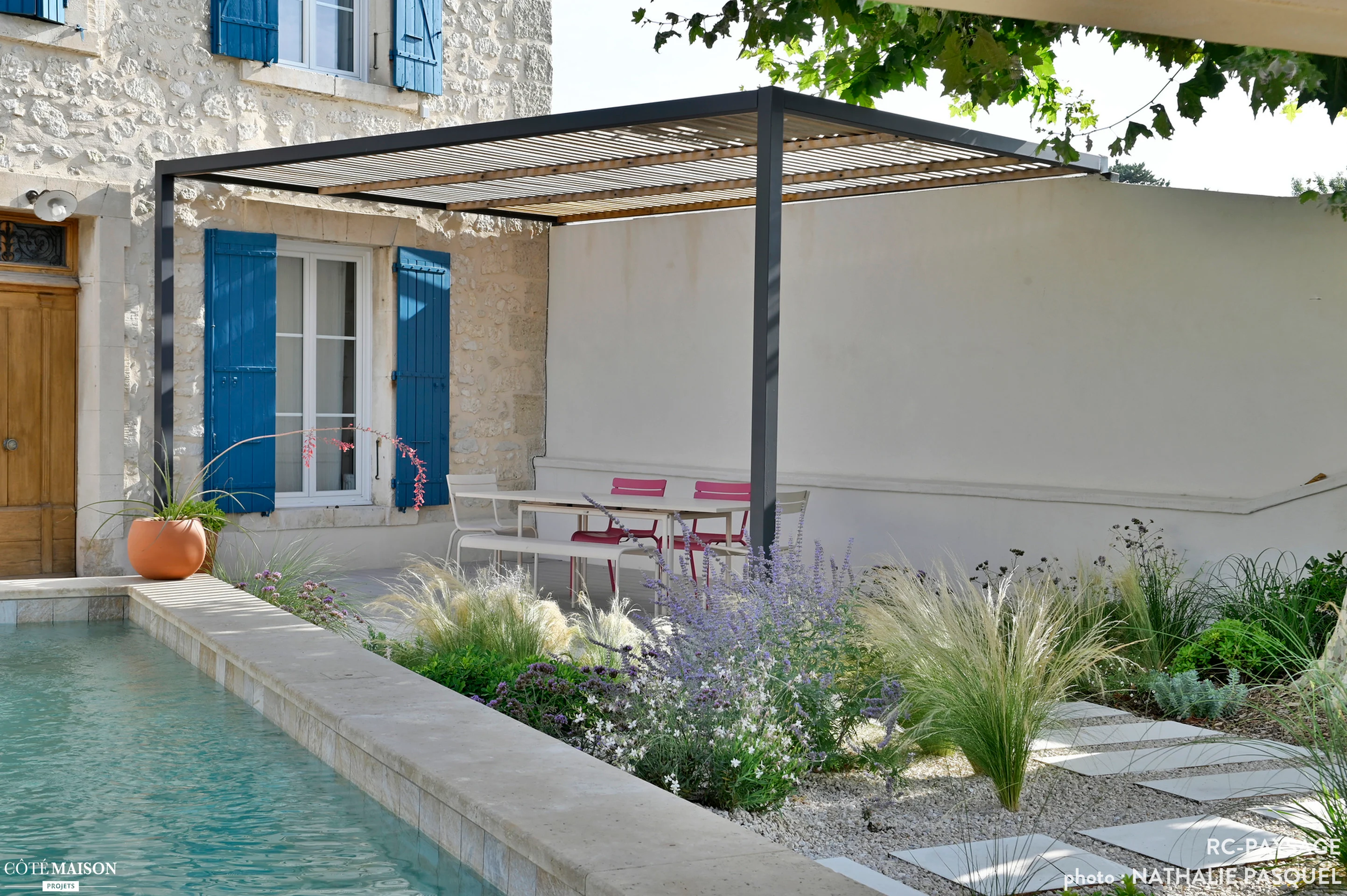 jardin aménagé avec piscine et pergola décoration contemporaine jardin aménagé avec piscine et pergola décoration contemporaine