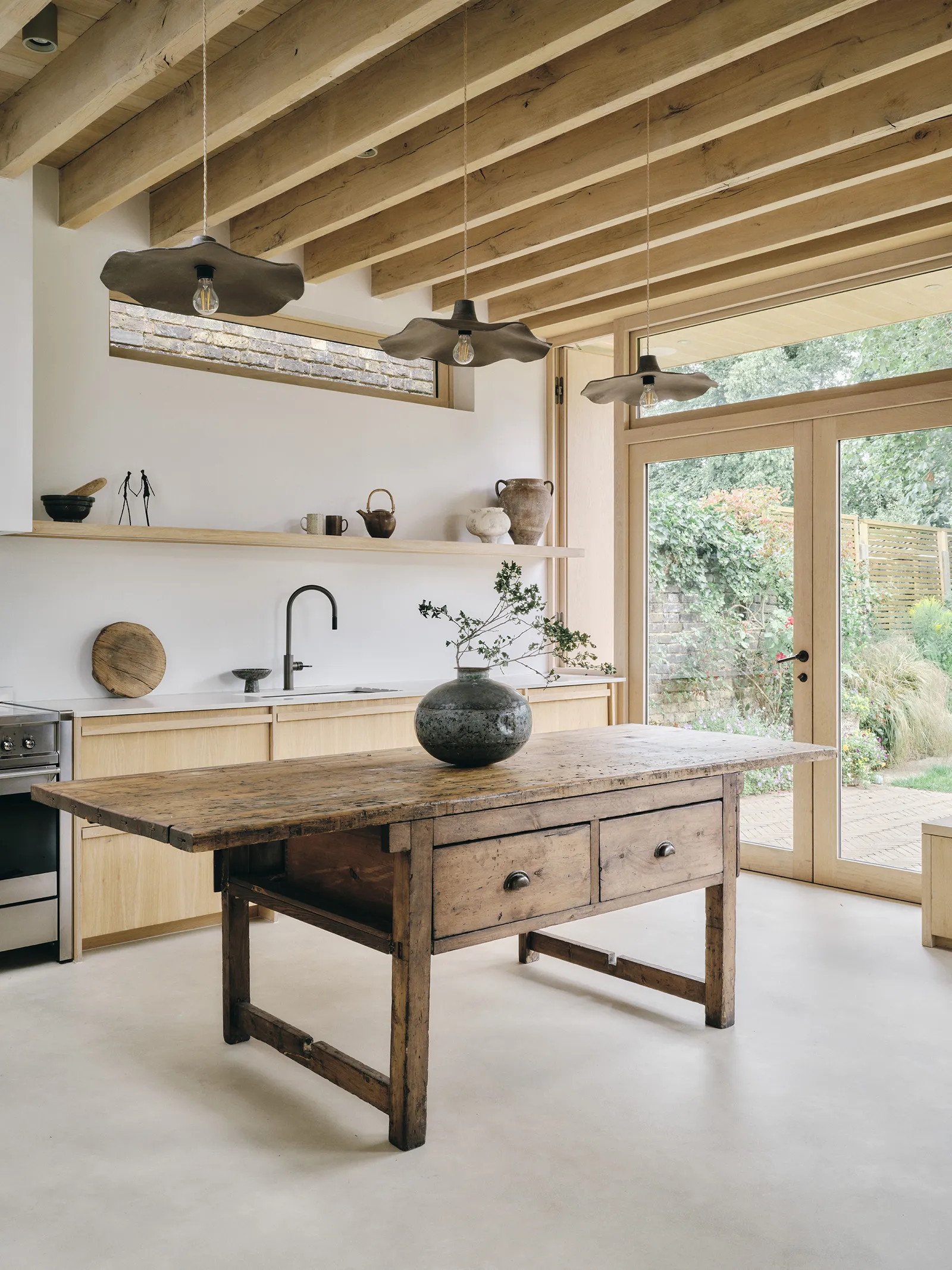 cuisine bois design avec poutres décoration naturelle contemporaine cuisine bois design avec poutres décoration naturelle contemporaine
