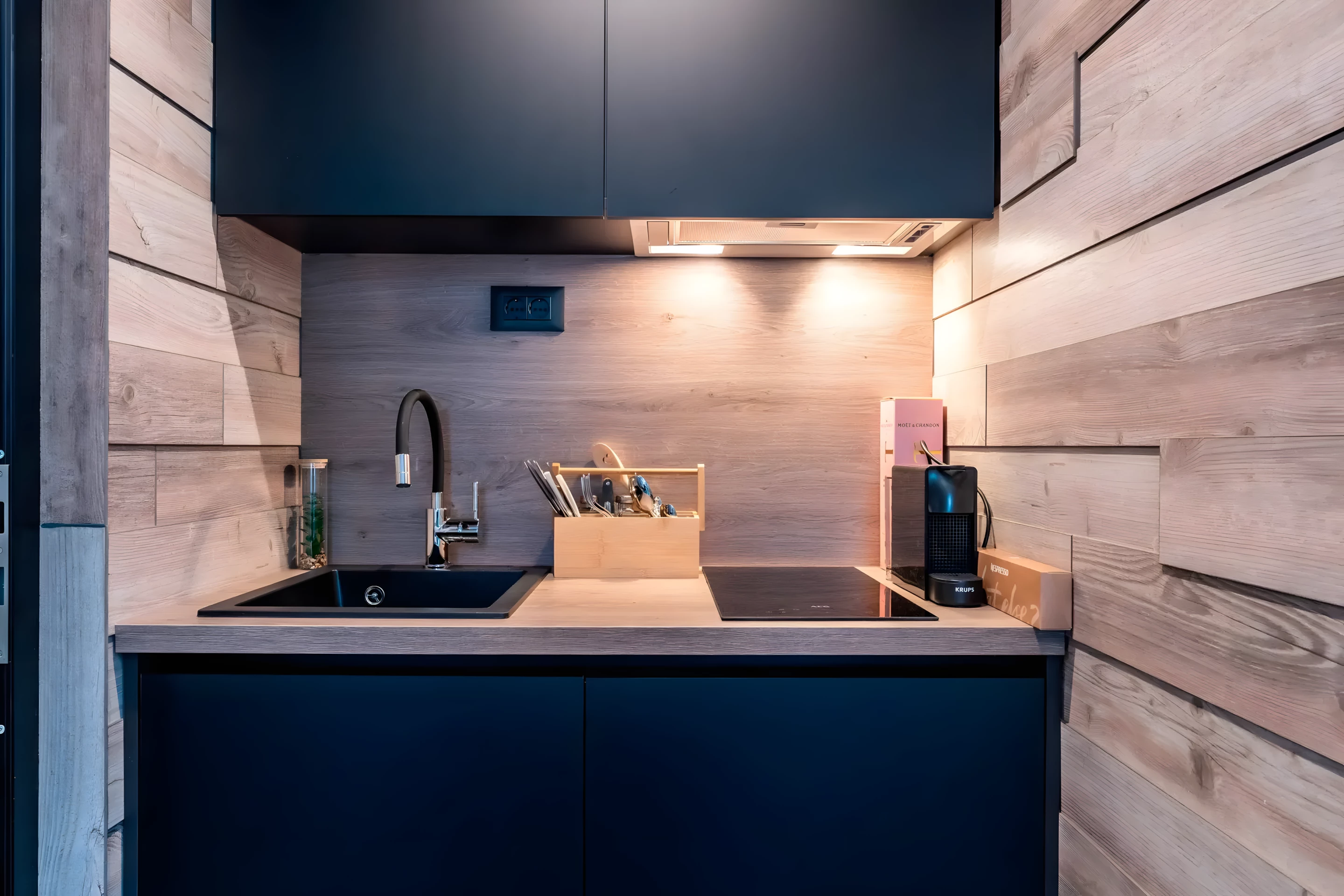 cuisine petite maison 50m2 sur trois niveaux DQ Tower cuisine petite maison 50m2 sur trois niveaux DQ Tower
