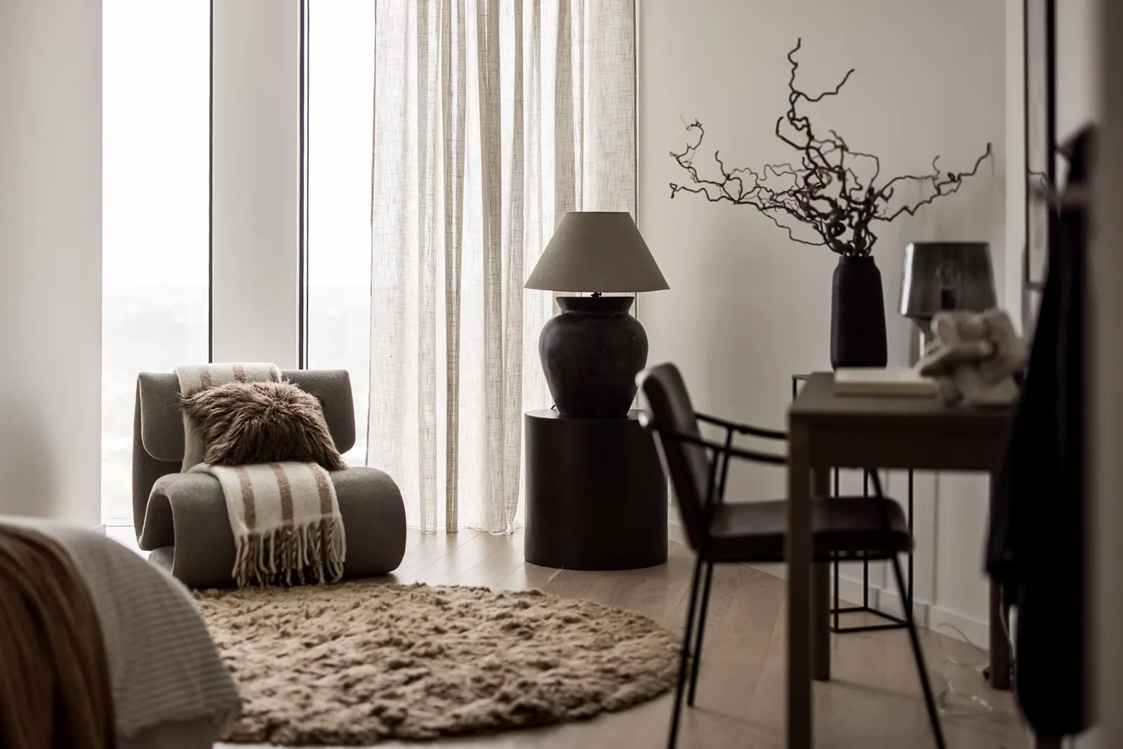 chambre moderne avec bureau