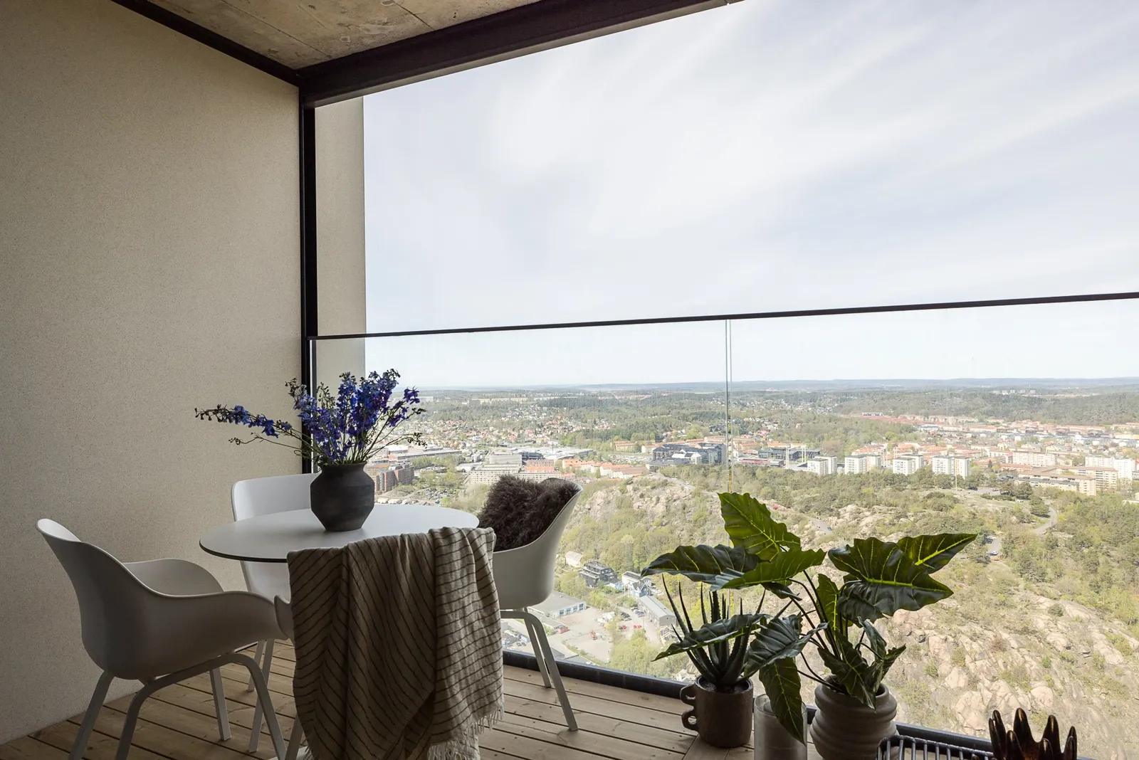 balcon vitré immeuble moderne