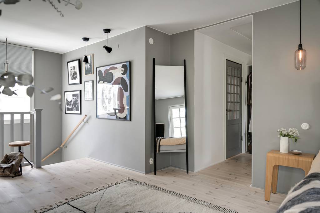 palier maison murs gris sol parquet palier maison murs gris sol parquet