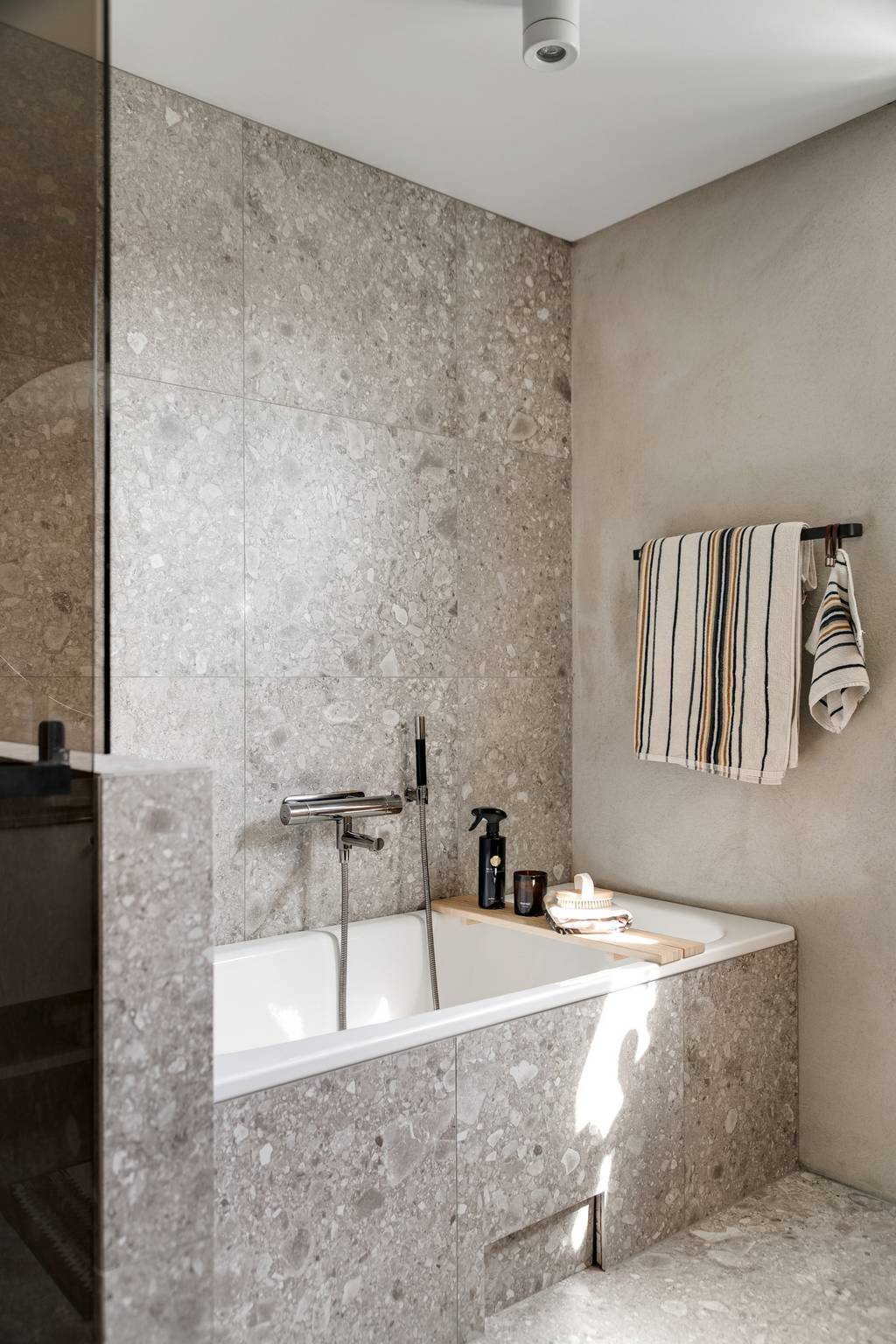 salle de bain murs et sol terrazzo gris salle de bain murs et sol terrazzo gris