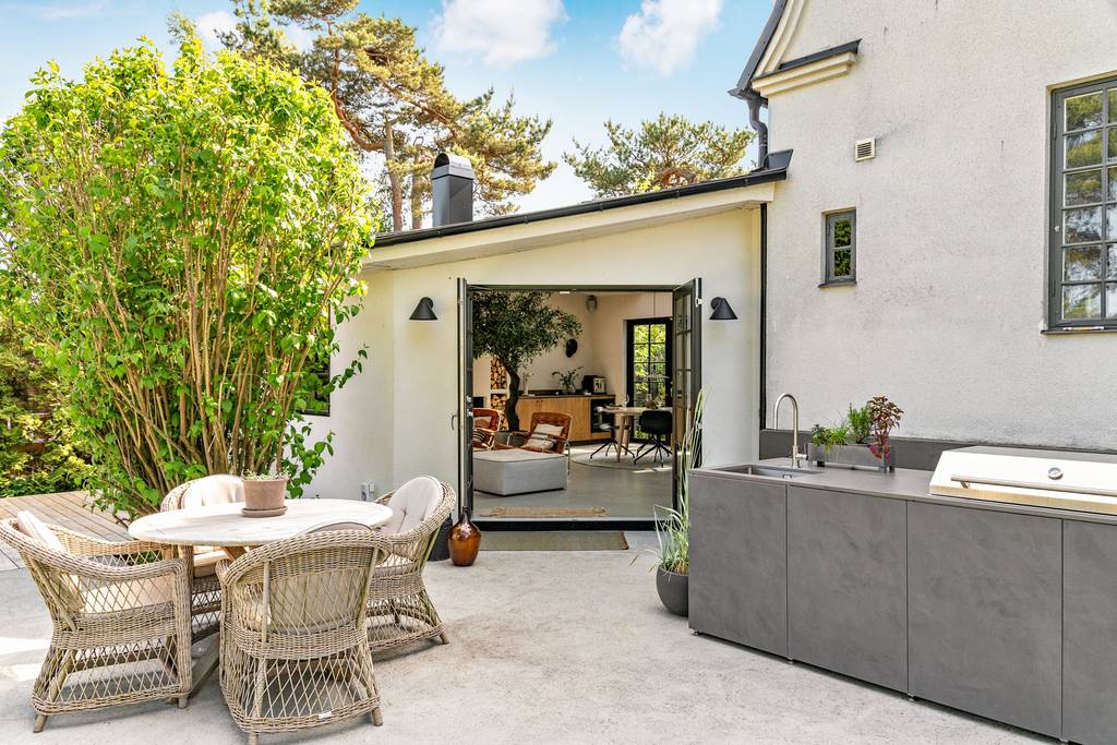 maison Suède avec jardin et cuisine d maison Suède avec jardin et cuisine d'été