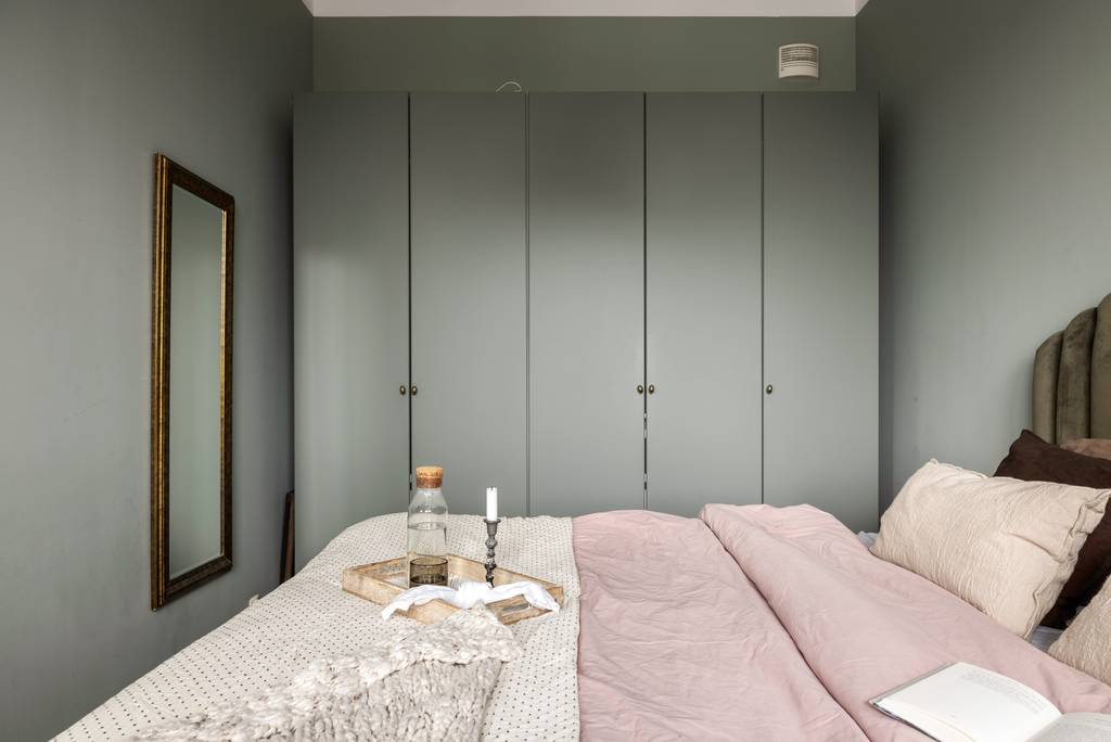 chambre murs gris vert kaki avec placards chambre murs gris vert kaki avec placards