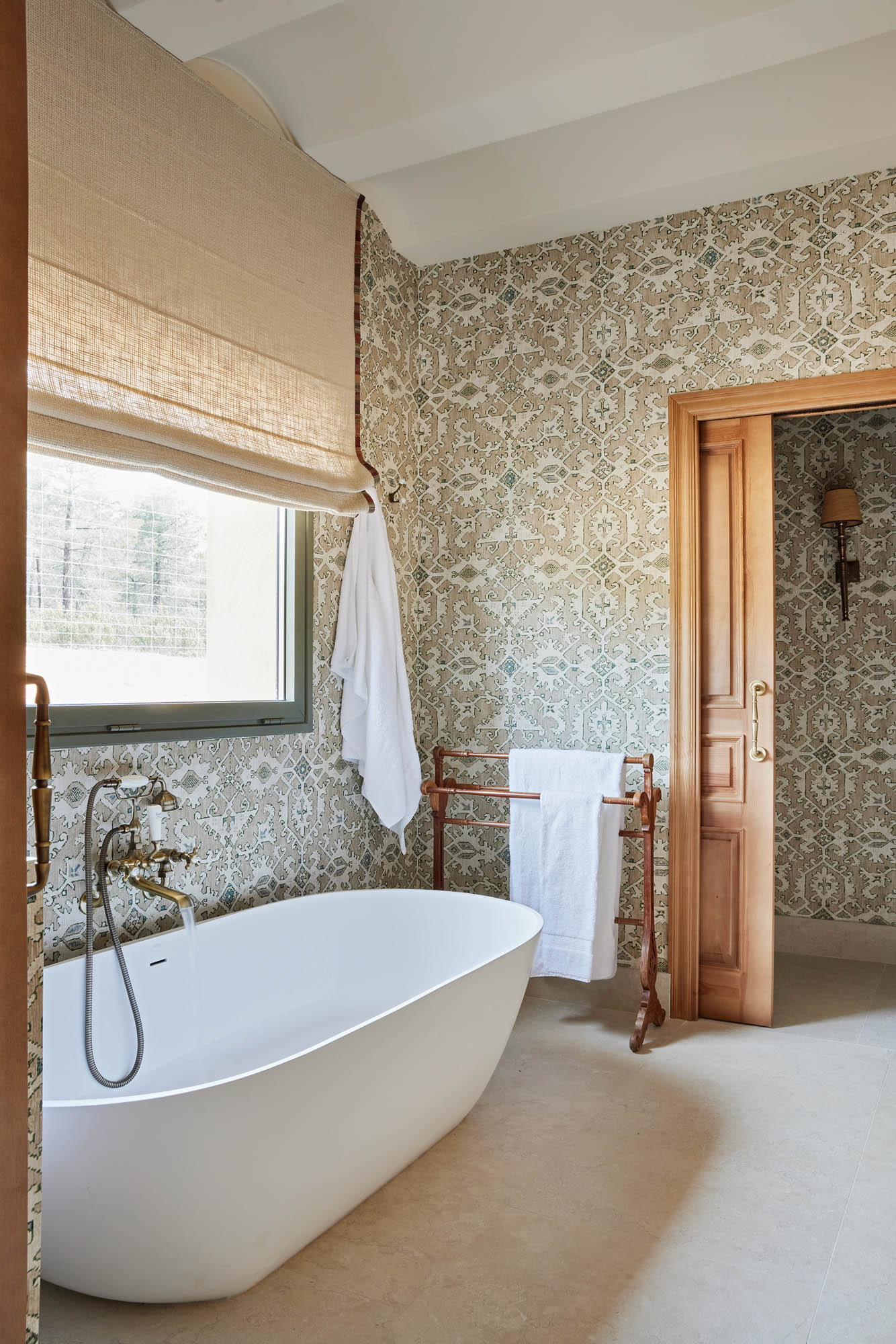 salle de bain contemporaine avec papier-peint salle de bain contemporaine avec papier-peint