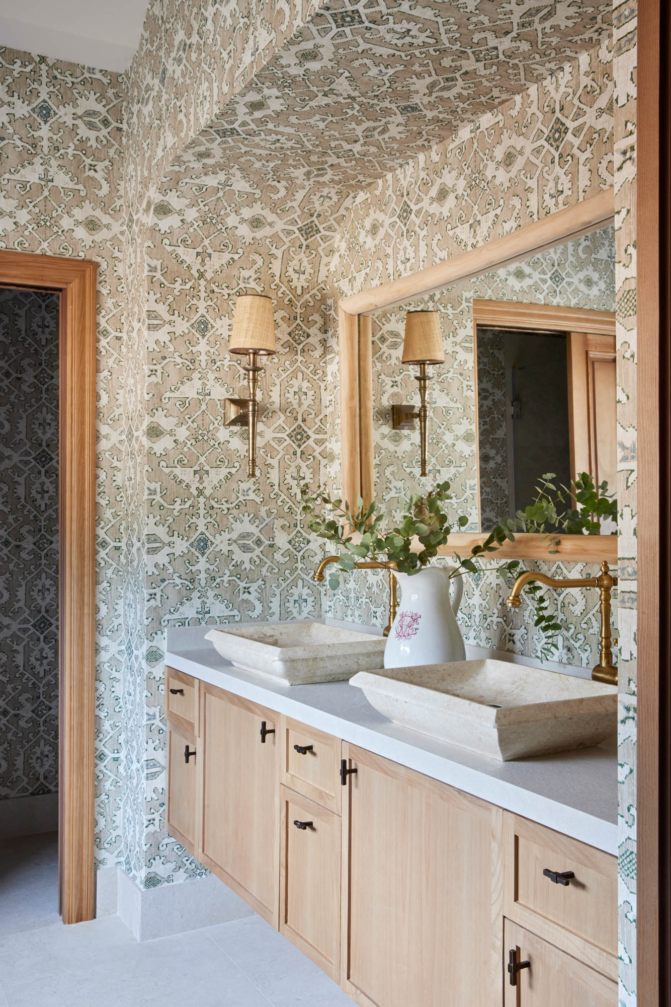 salle de bain contemporaine avec papier-peint salle de bain contemporaine avec papier-peint