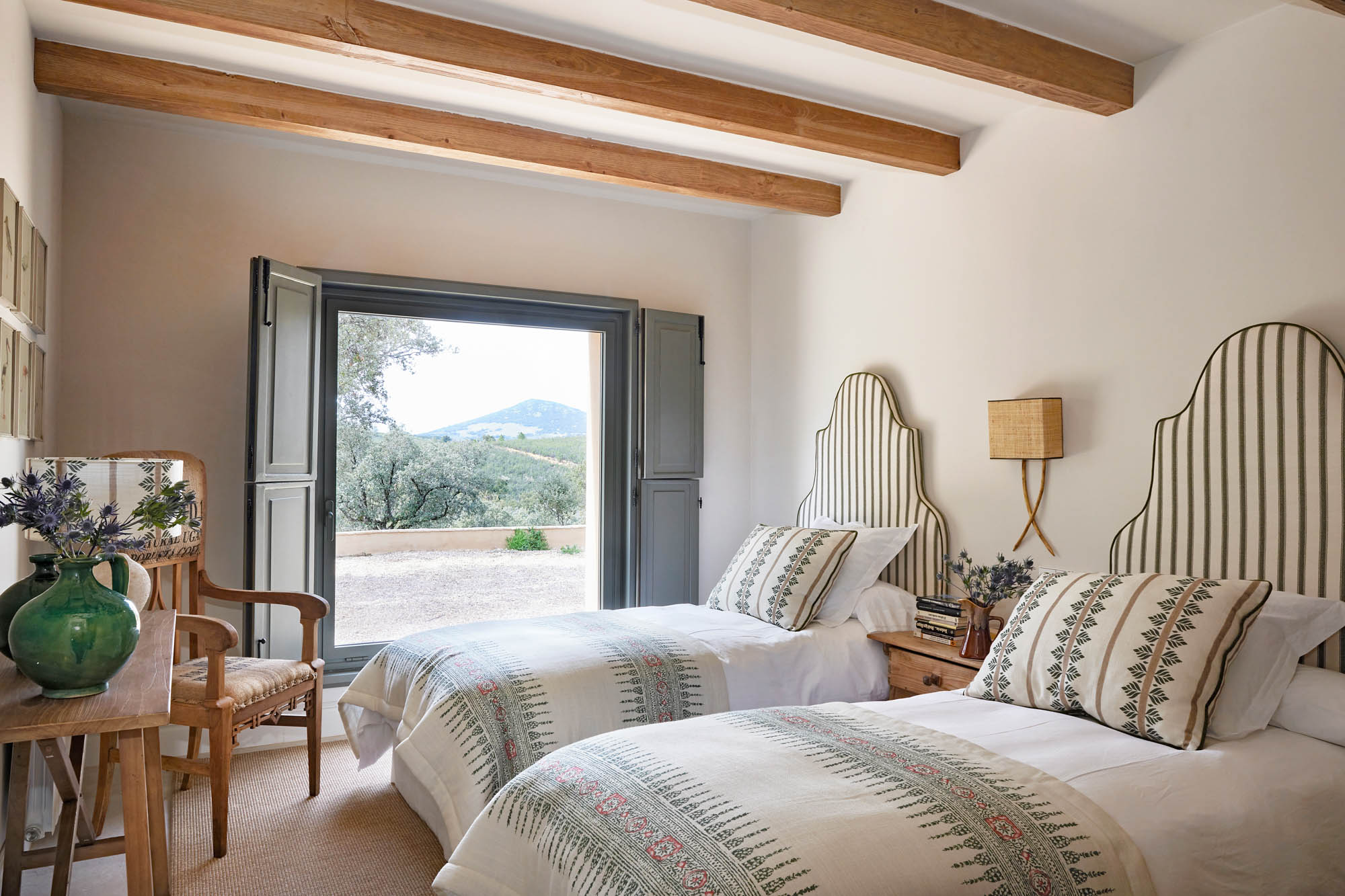 chambre à deux lits avec poutres chambre à deux lits avec poutres