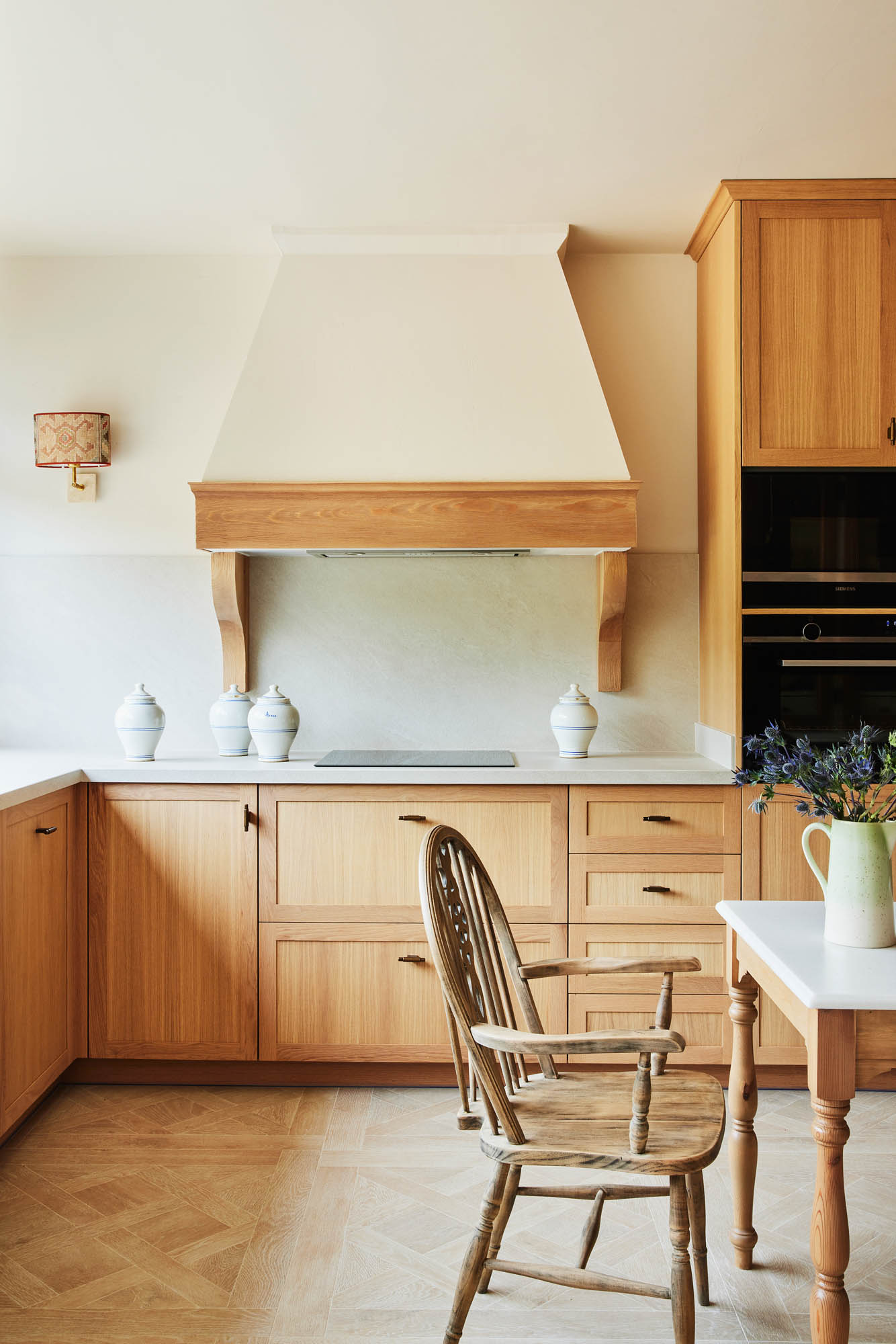 cuisine bois avec espace repas décoration classique chic cuisine bois avec espace repas décoration classique chic