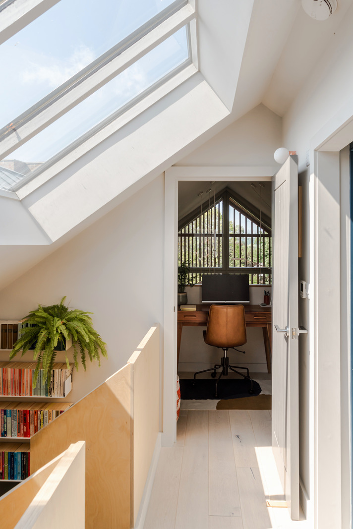 palier appartement avec fenêtres de toit palier appartement avec fenêtres de toit