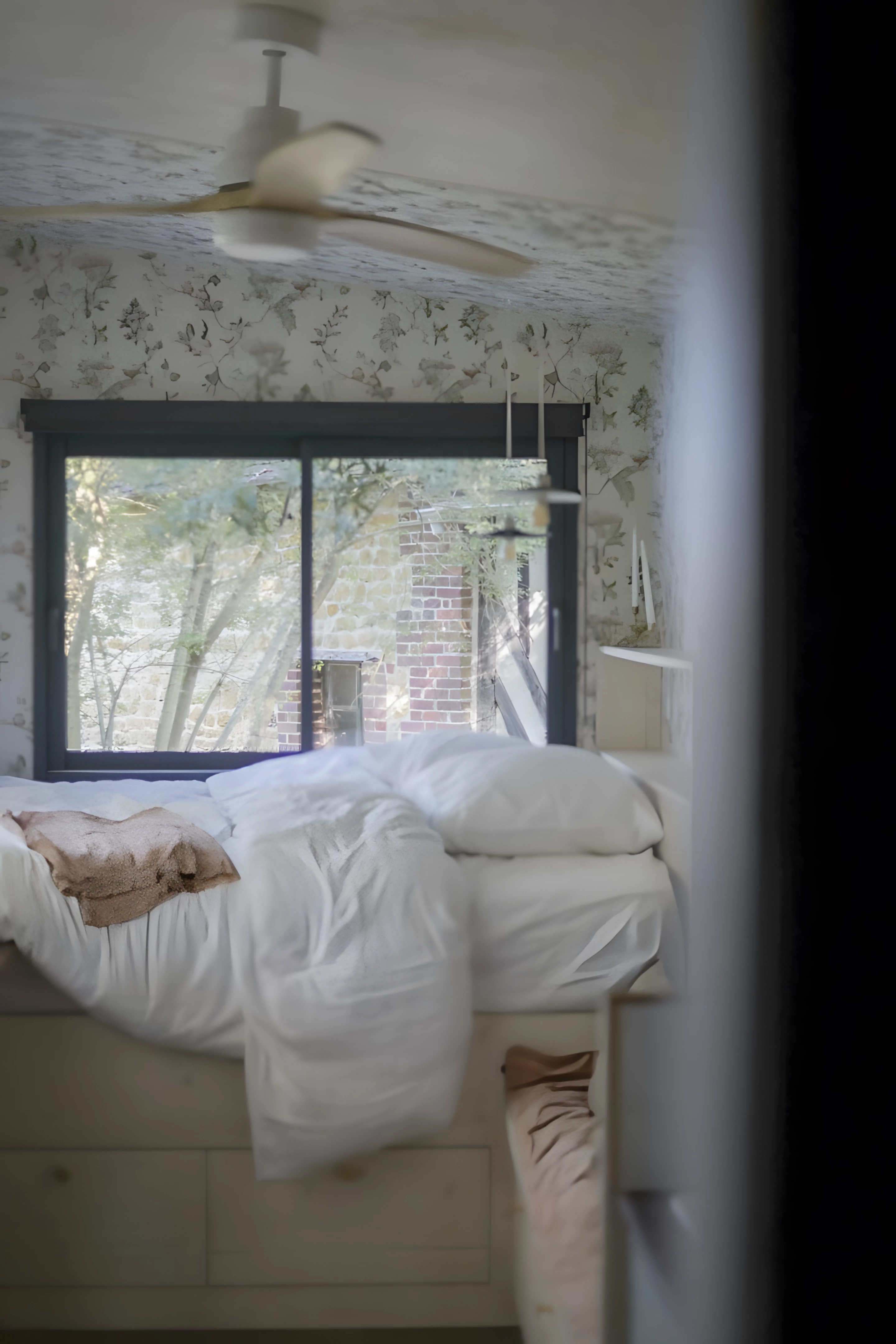 intérieur mini maison mobile avec pergola