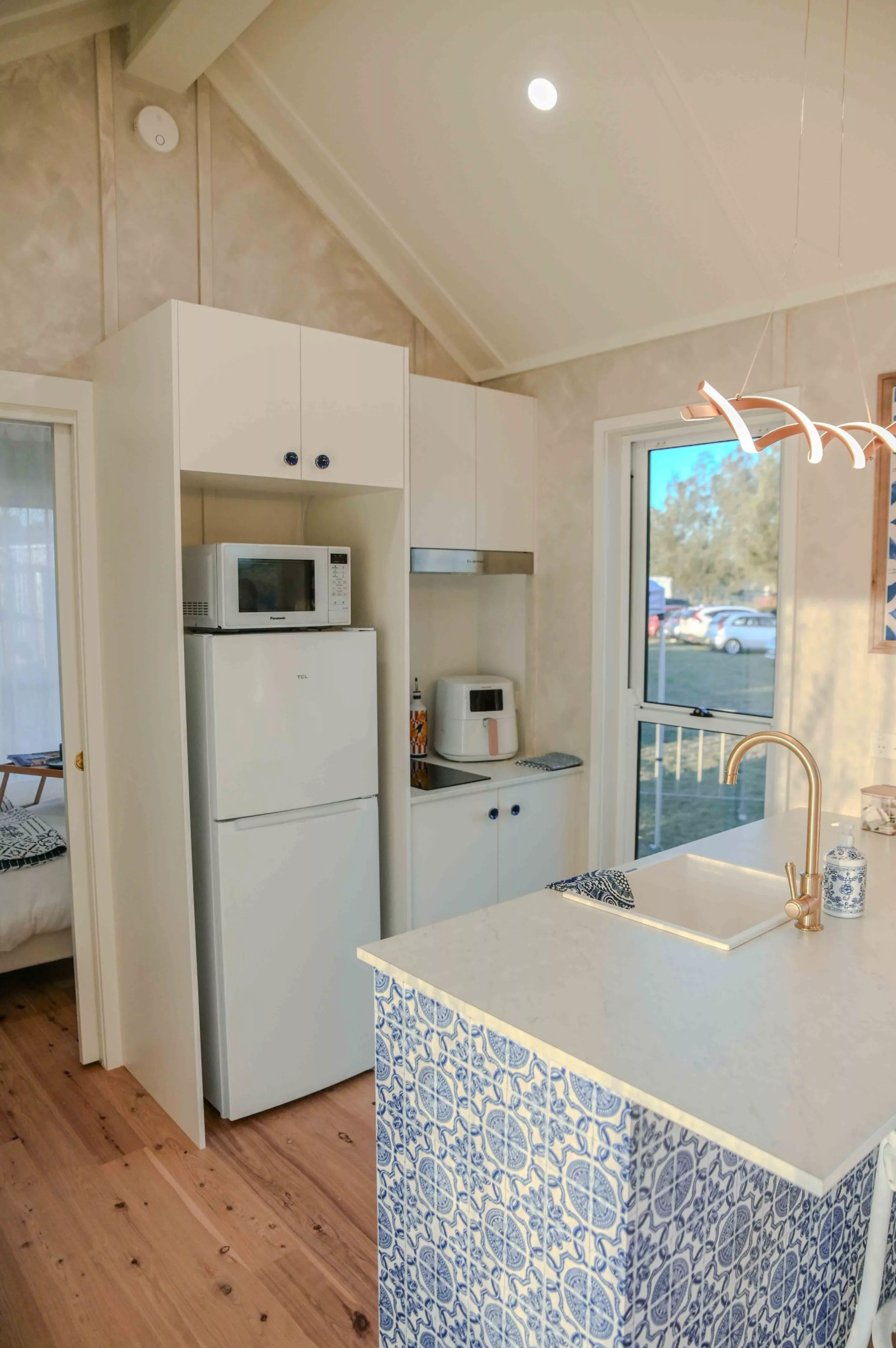 cuisine tiny house double avec une terrasse Bowerbird par Unplgd Tiny Homes cuisine tiny house double avec une terrasse Bowerbird par Unplgd Tiny Homes