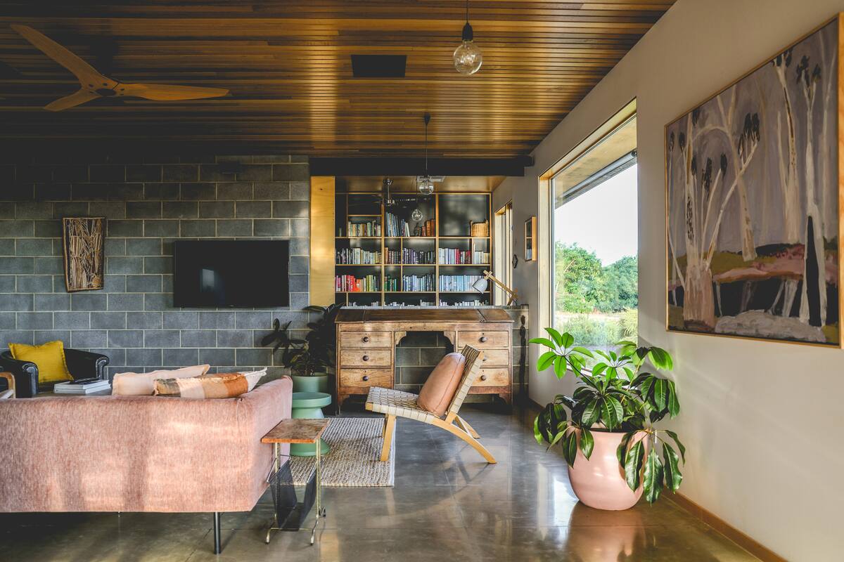 salon plafond bois maison contemporaine