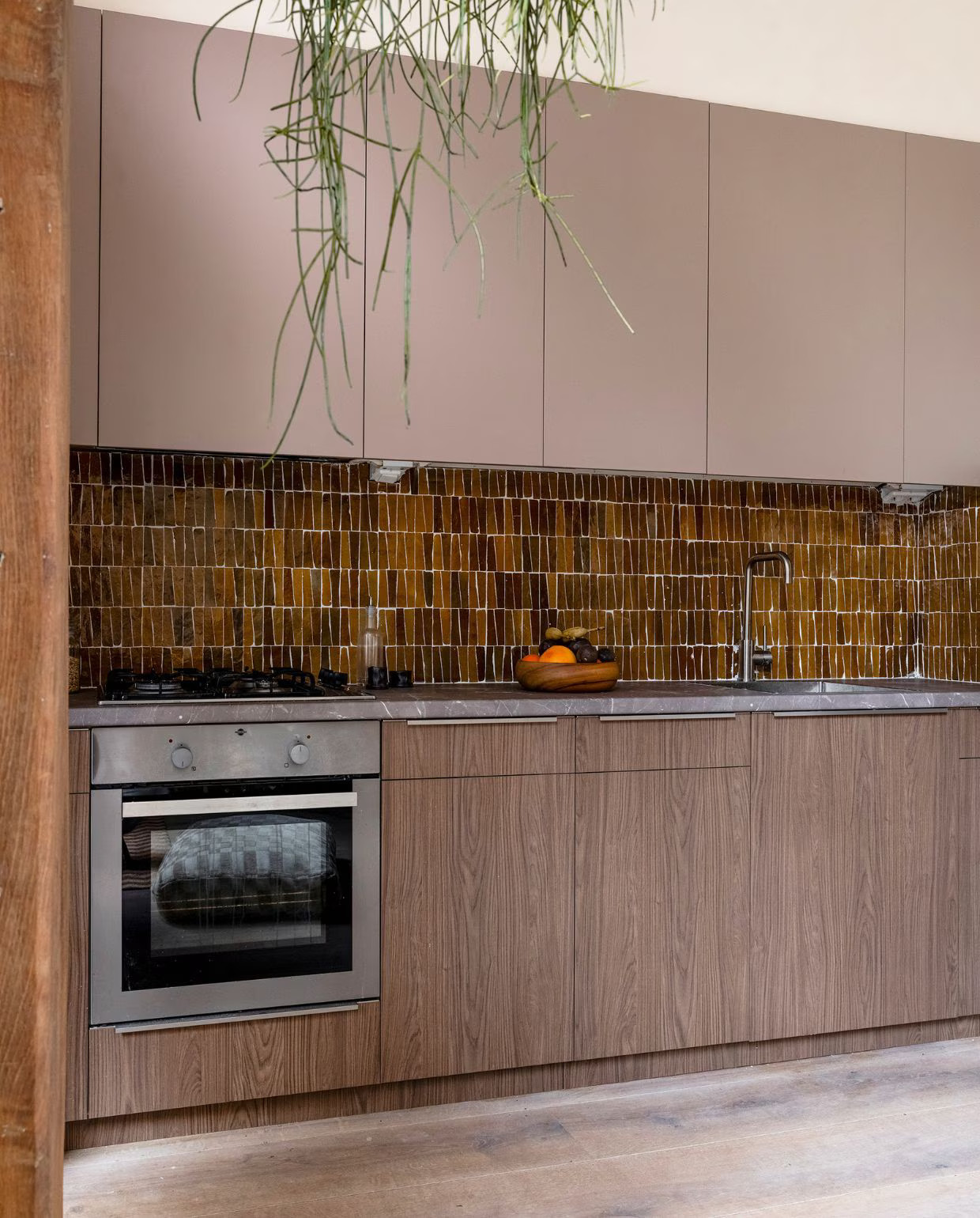 cuisine meubles et carrelage marron