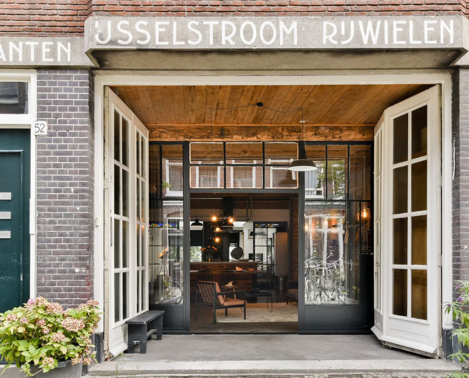 Un loft de 105m2 à Amsterdam dans une ancienne usine de vélos