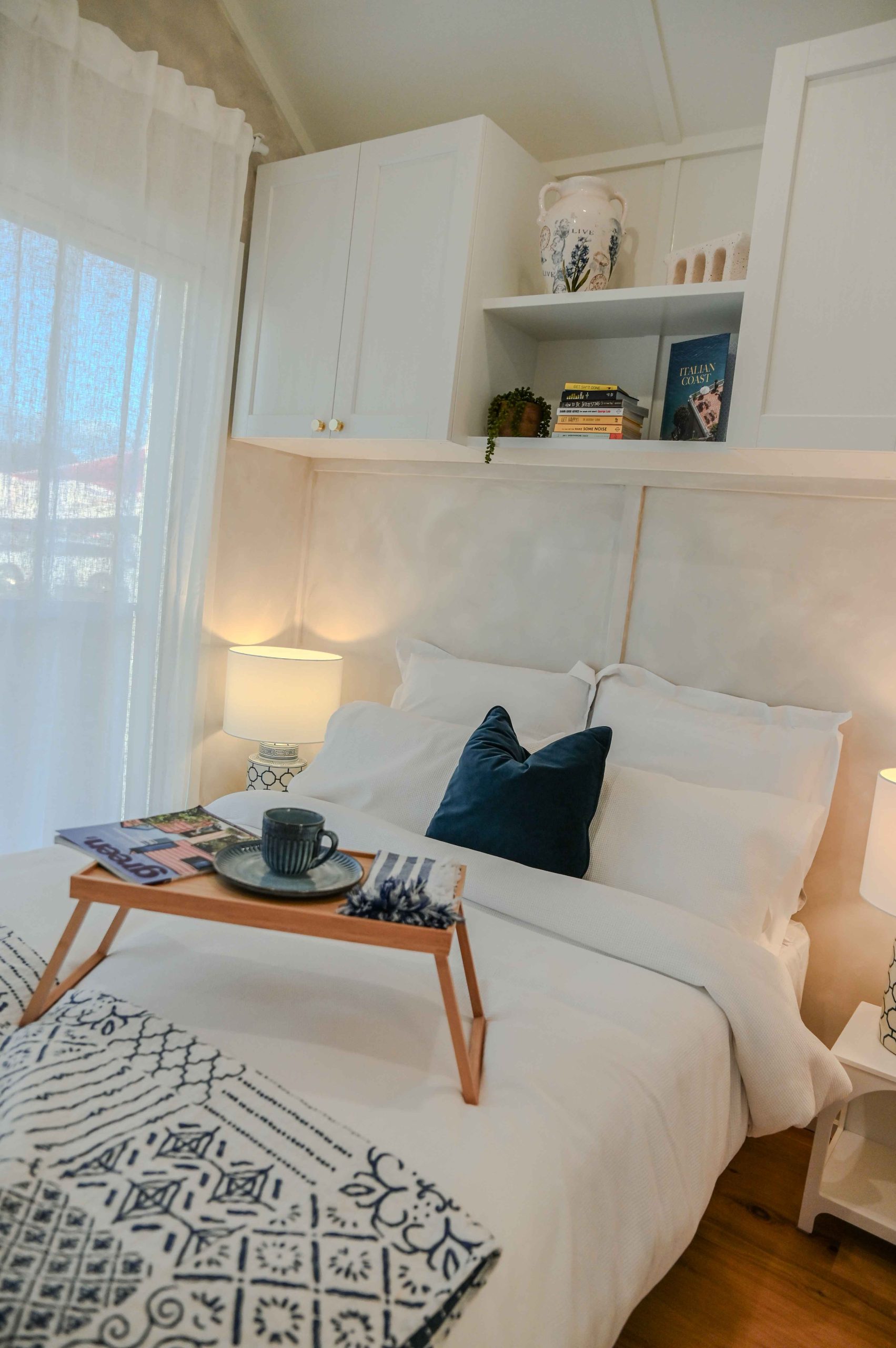 chambre mini maison mobile avec une terrasse Bowerbird par Unplgd Tiny Homes chambre mini maison mobile avec une terrasse Bowerbird par Unplgd Tiny Homes