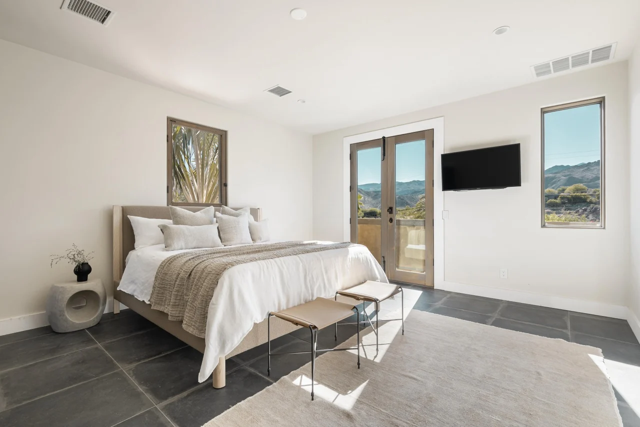chambre décoration naturelle maison en pierres Casa Mallorca Bobby Berk