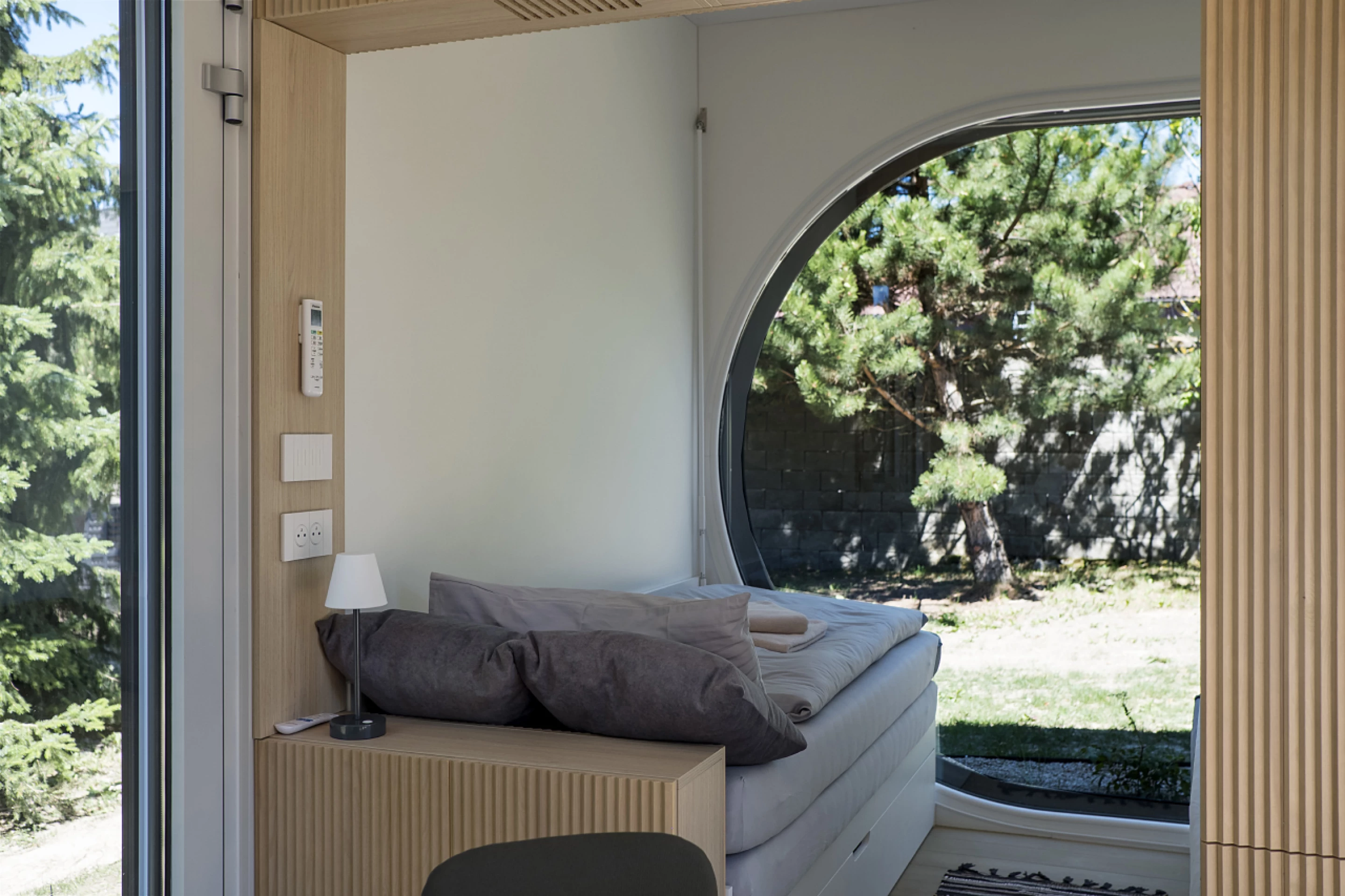 chambre petite maison de 24m2 design et hors reseaux Ecocapsule Box