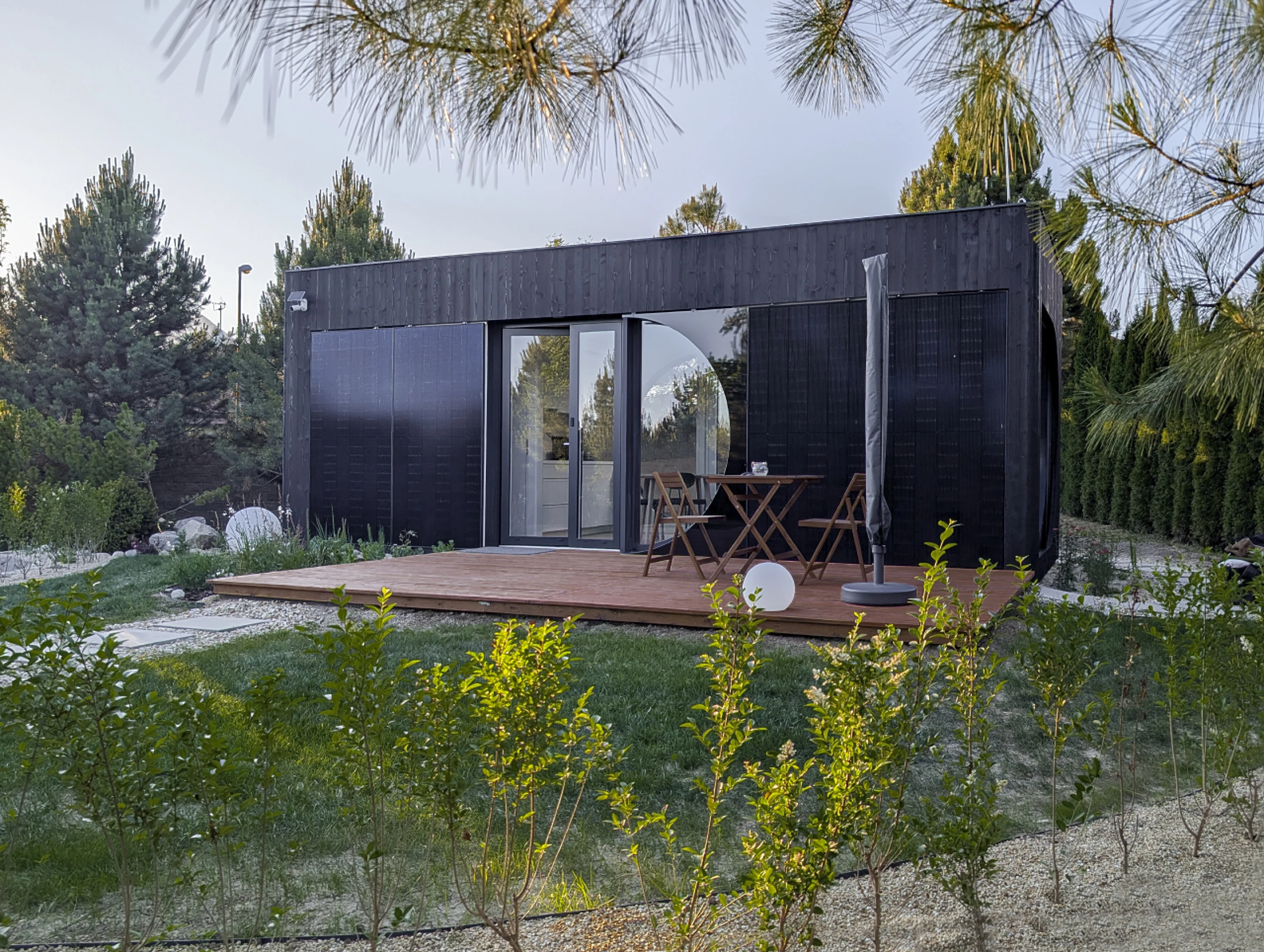 petite maison de 24m2 design et hors reseaux Ecocapsule Box