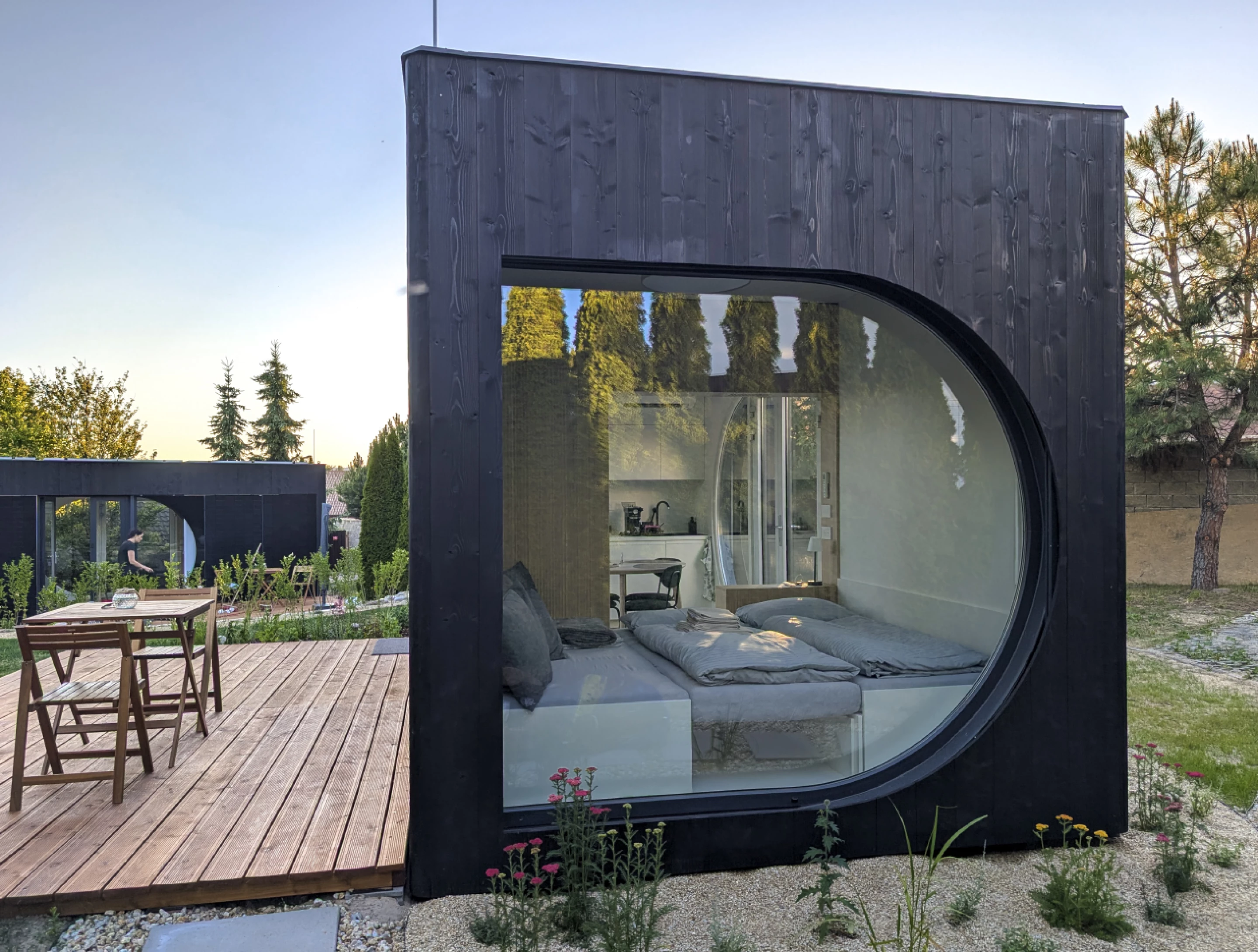 petite maison de 24m2 design et hors reseaux Ecocapsule Box