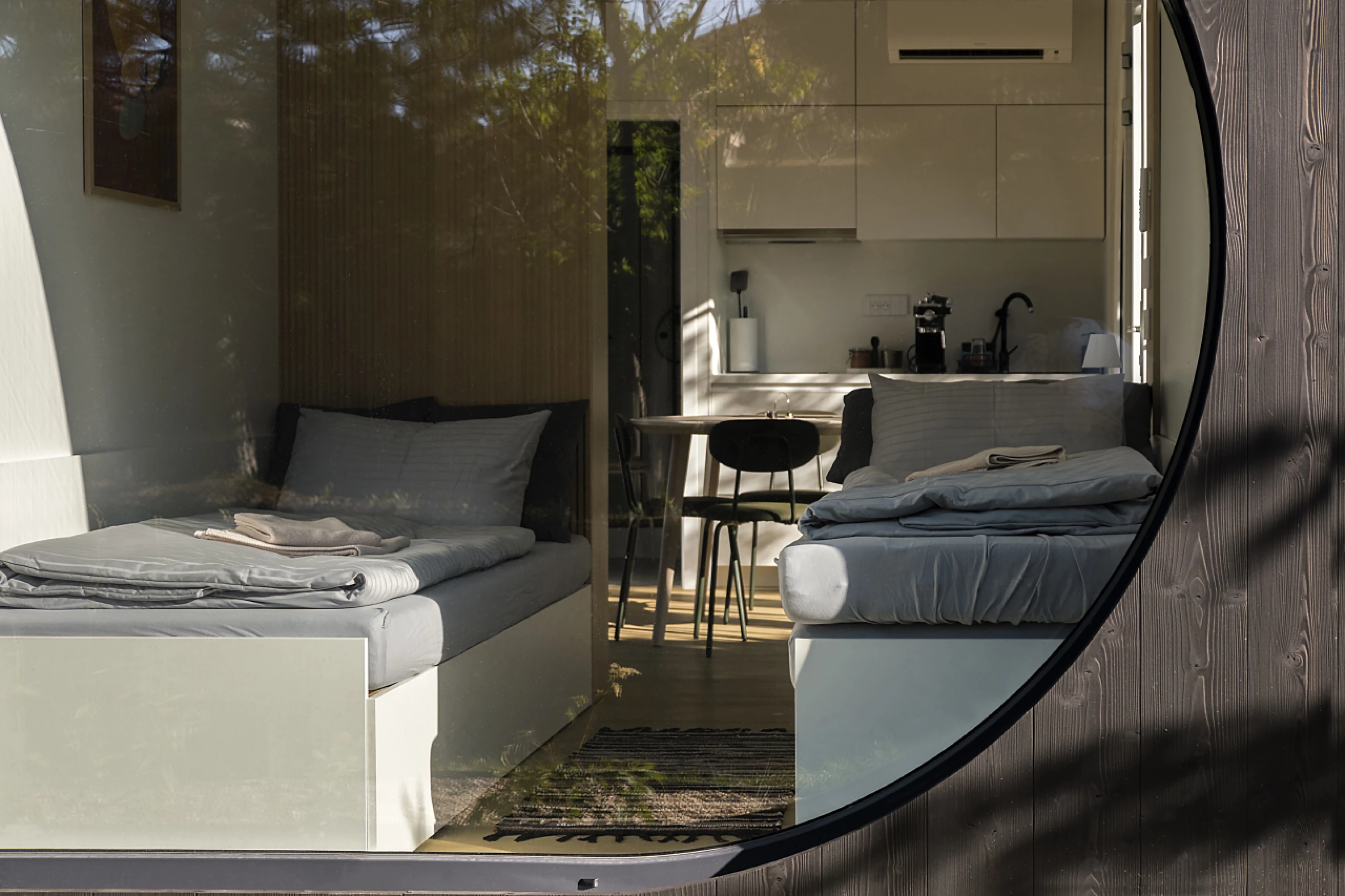 petite maison de 24m2 design et hors reseaux Ecocapsule Box