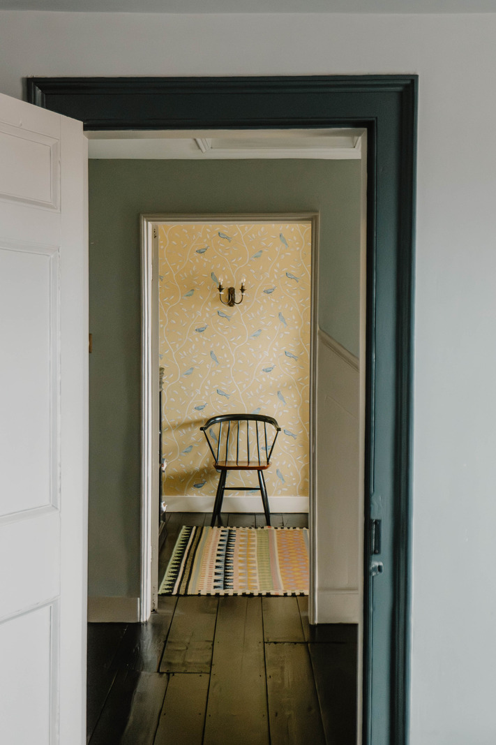 couloir parquet peint en noir laque brillante couloir parquet peint en noir laque brillante