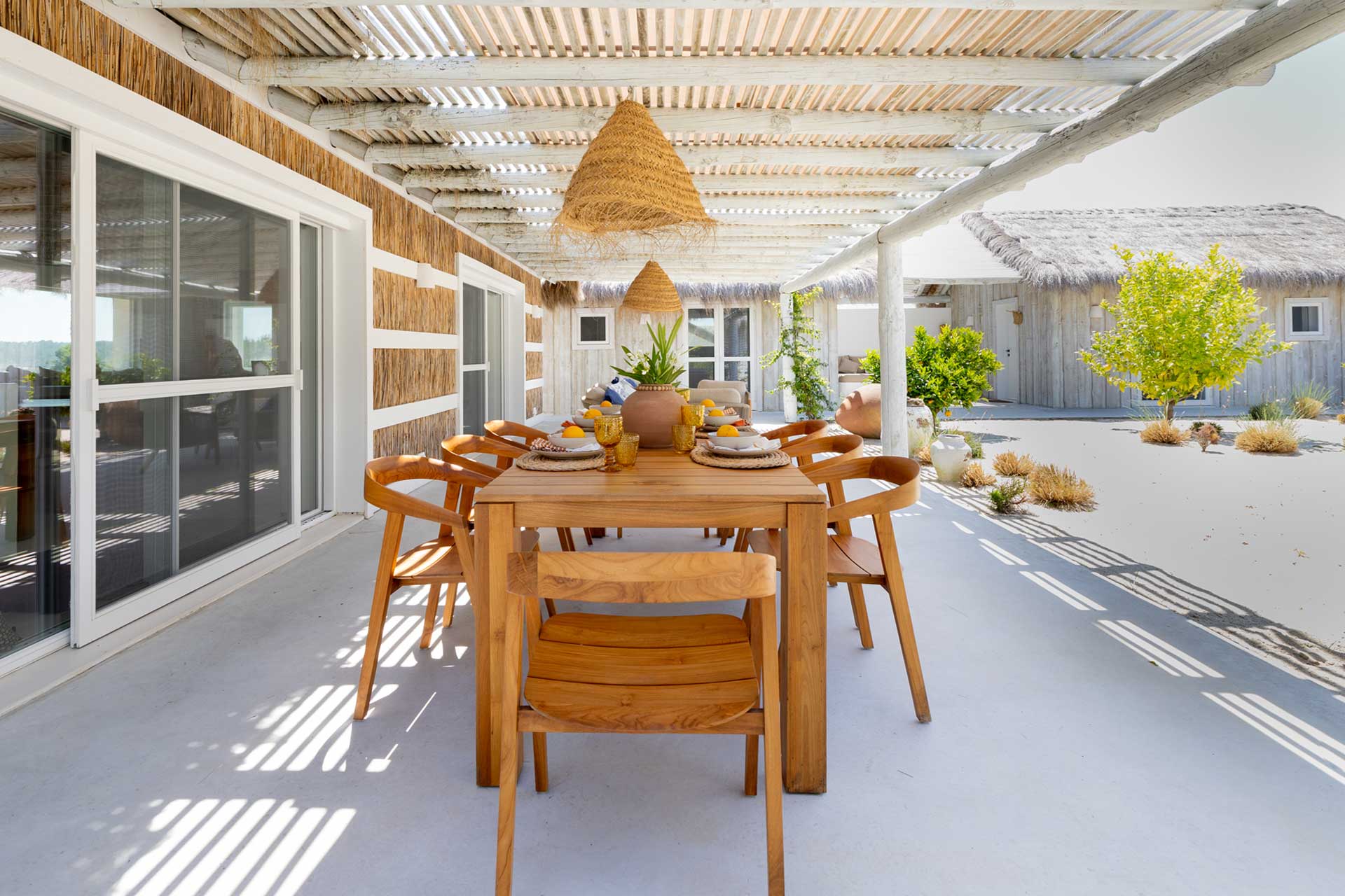 terrasse couverte avec pergola et salle à manger extérieure terrasse couverte avec pergola et salle à manger extérieure