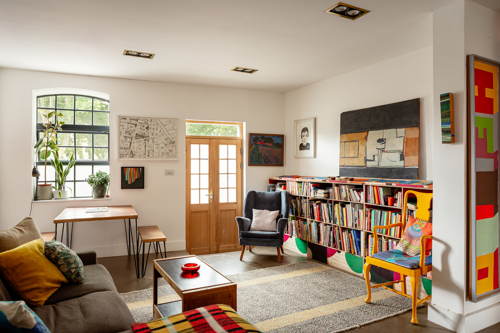 salon maison pop sur trois niveaux rénovée par architectes Londres salon maison pop sur trois niveaux rénovée par architectes Londres