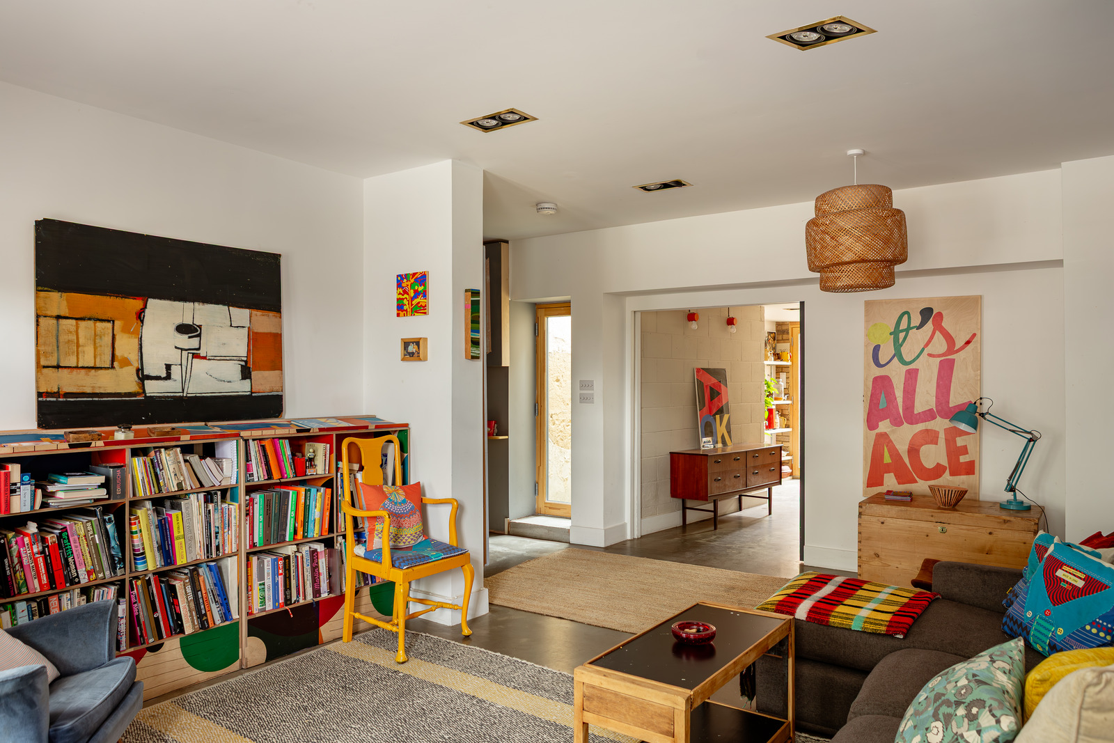 salon maison pop sur trois niveaux rénovée par architectes Londres salon maison pop sur trois niveaux rénovée par architectes Londres
