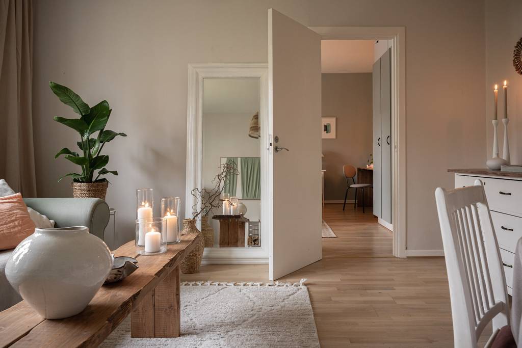 salon décoration verte et beige deux-pièces de 50m2