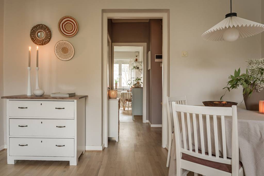 salon décoration verte et beige deux-pièces de 50m2