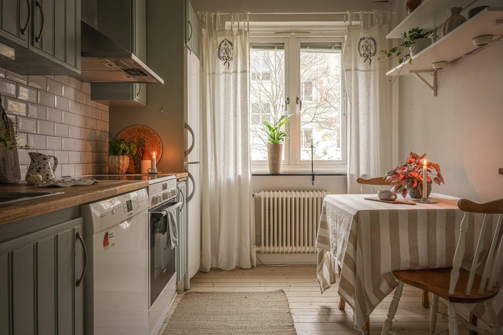 cuisine décoration verte et beige deux-pièces de 50m2