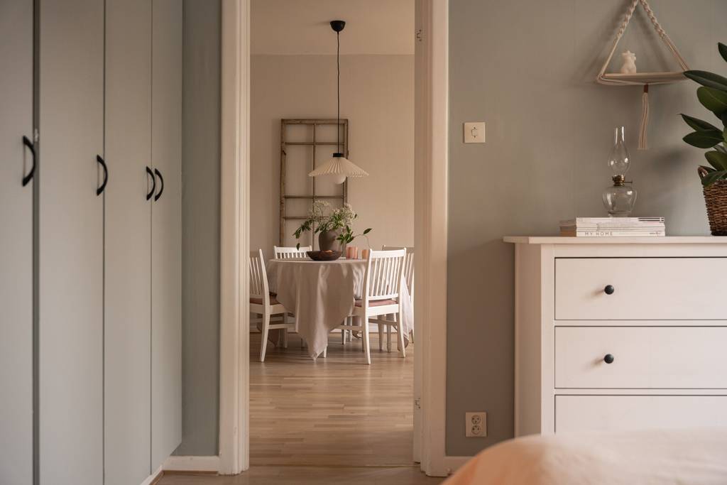 chambre décoration verte et beige deux-pièces de 50m2