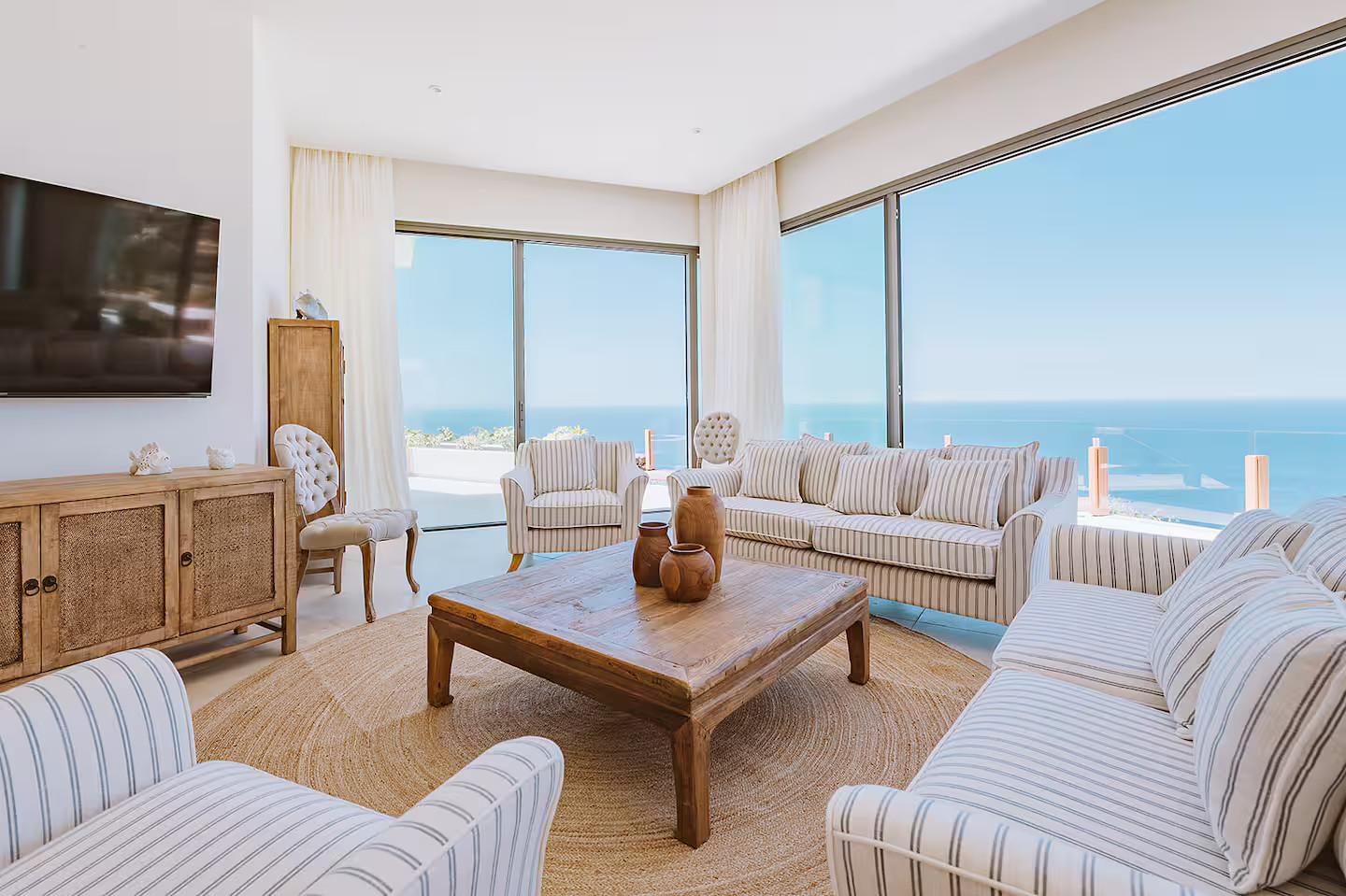 salon maison contemporaine avec piscine et vue mer Tenerife
