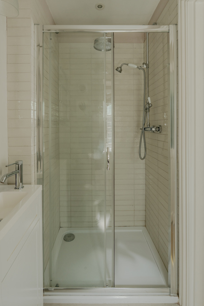 salle de bain blanche