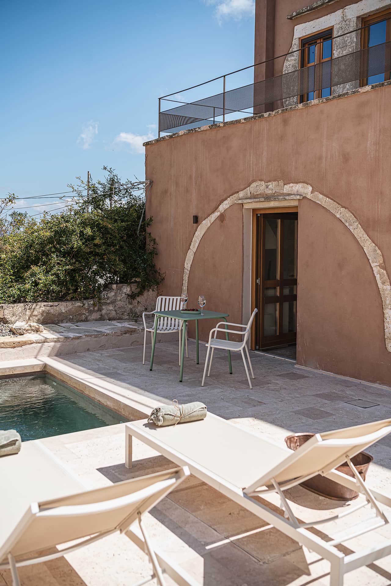 maison en pierres avec piscine en Crète Corte Interna