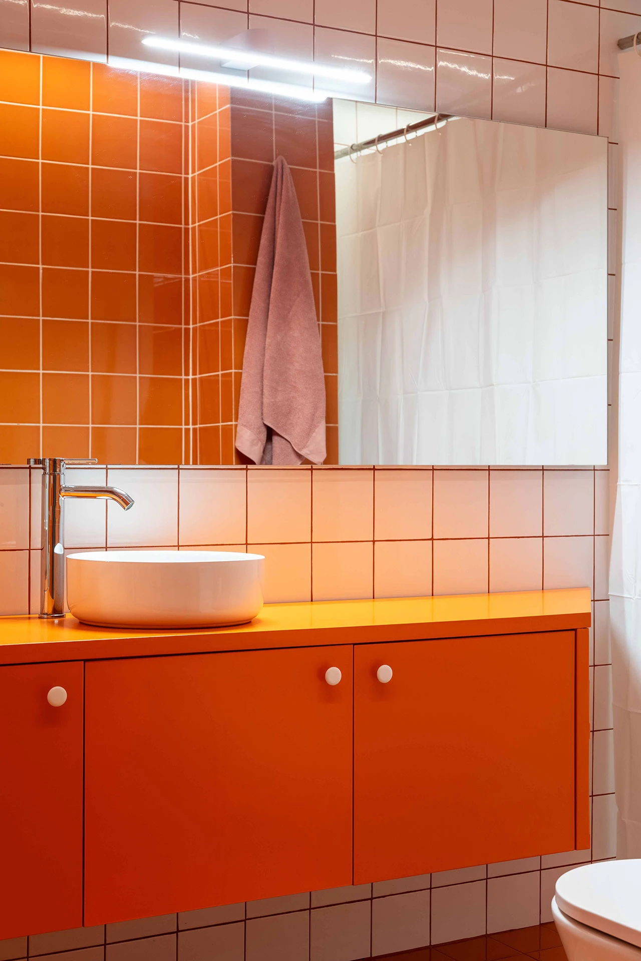 salle de bain orange