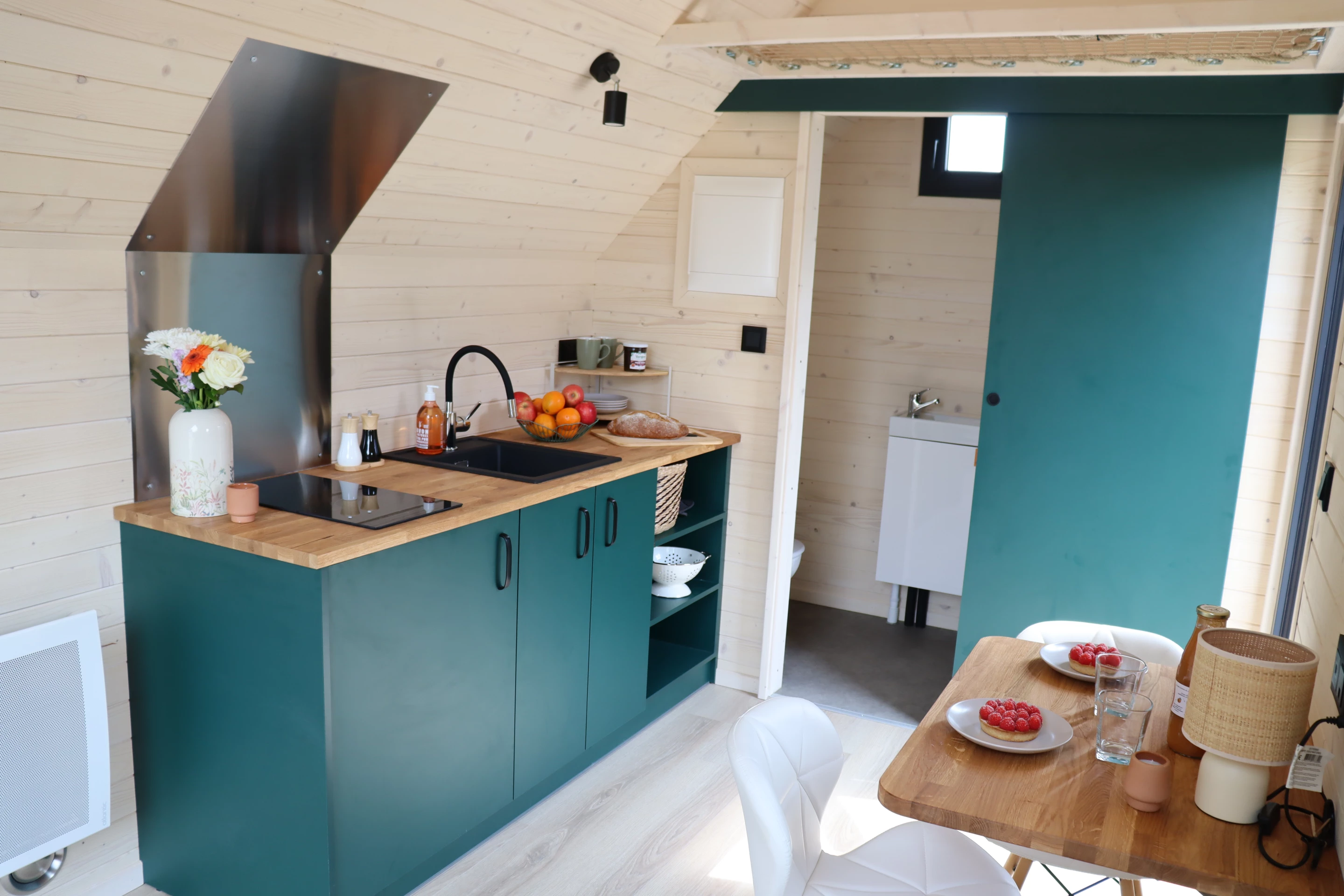 cuisine tiny house française Quadrapol de 12m2 Le Nid Luxe