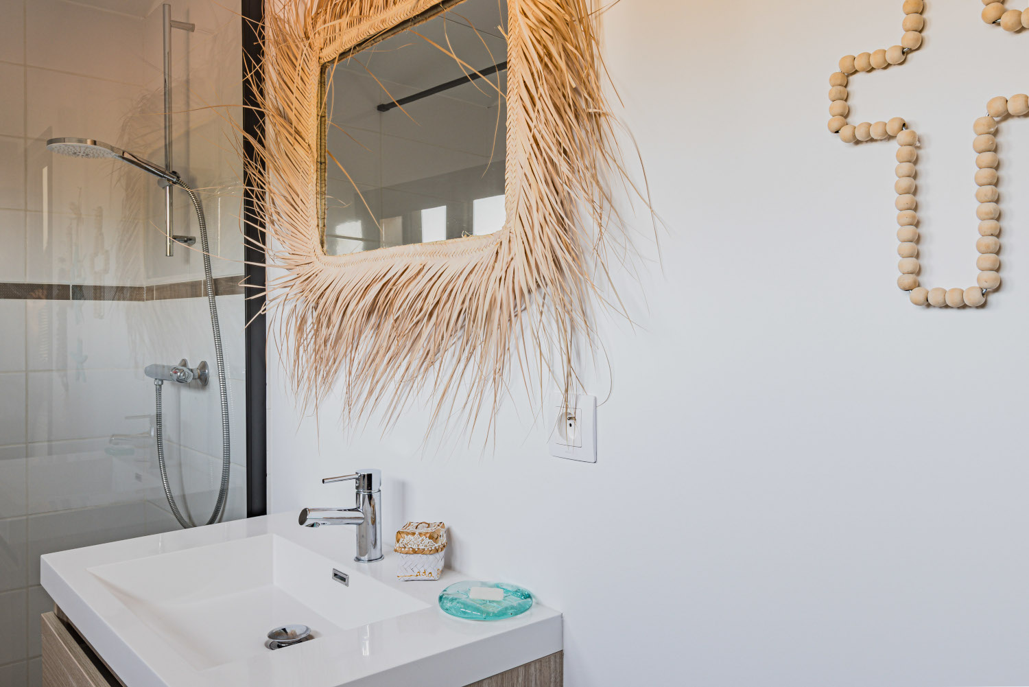 salle de bain décoration ethnique chic Photo : © Jean Philippe Bellon salle de bain décoration ethnique chic Photo : © Jean Philippe Bellon