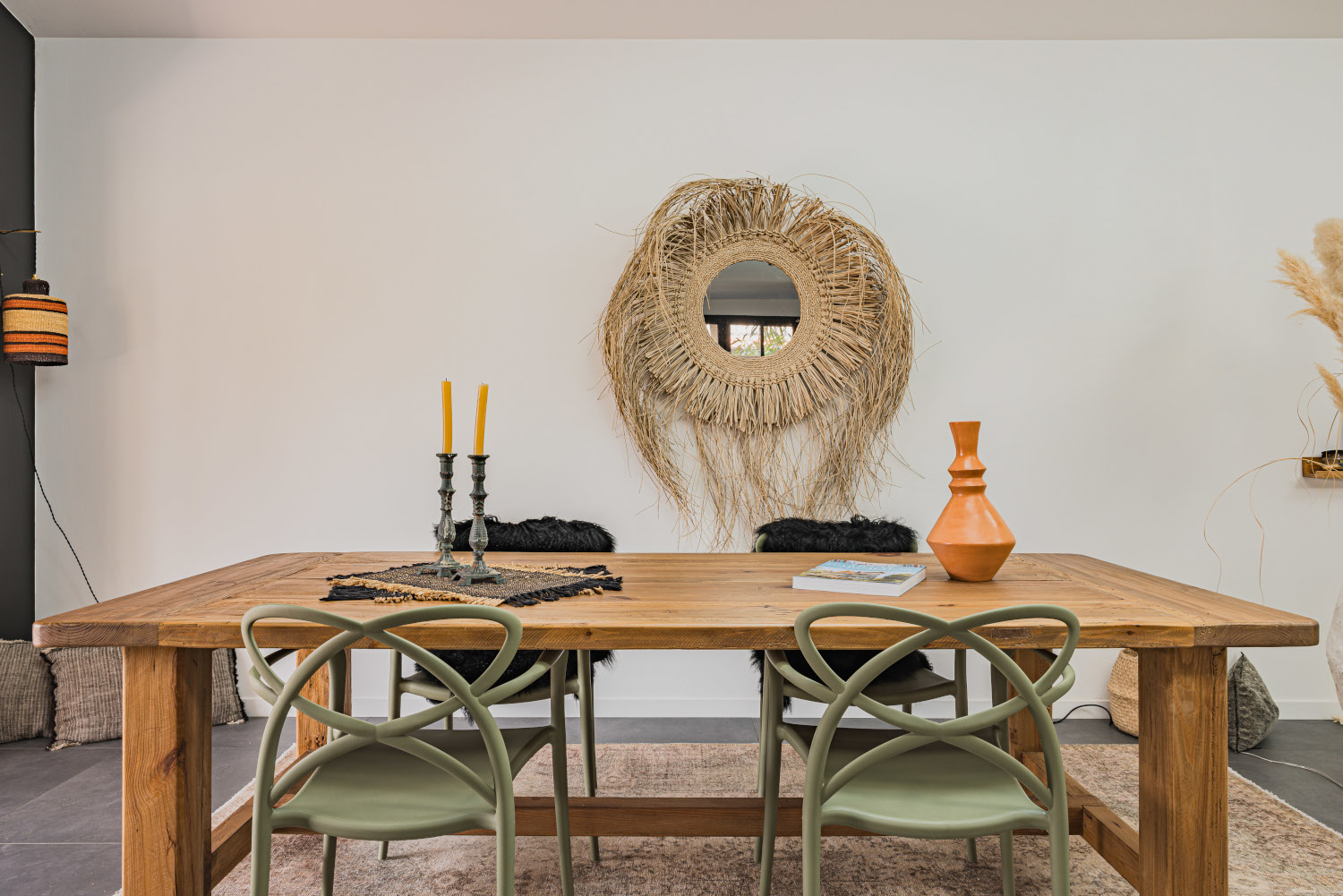 salle à manger maison en bois décoration chic et naturelle Photo : © Jean Philippe Bellon salle à manger maison en bois décoration chic et naturelle Photo : © Jean Philippe Bellon