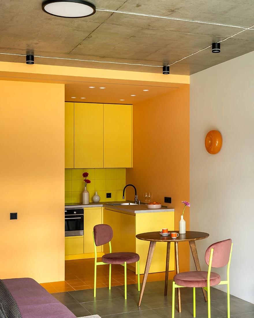 cuisine jaune studio 39m2 décoration design et colorée